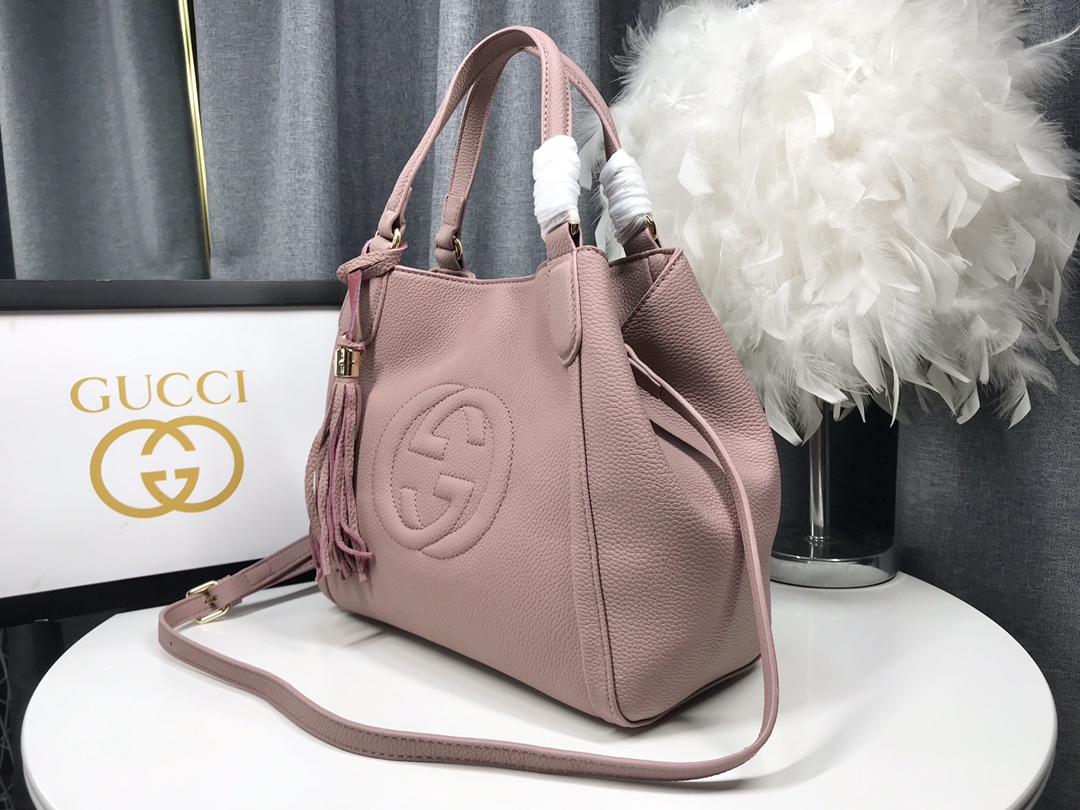 小号 G家 经典款式从不落后的版型！一直走在时尚尖端！大气，休闲！手提斜挎两用！这是一款风靡欧美的手袋 