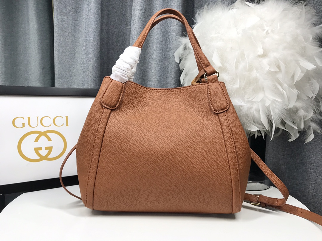  小号 G家 经典款式从不落后的版型！一直走在时尚尖端！大气，休闲！手提斜挎两用！这是一款风靡欧美的手袋