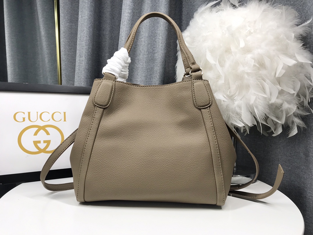  小号 G家 经典款式从不落后的版型！一直走在时尚尖端！大气，休闲！手提斜挎两用！这是一款风靡欧美的手袋