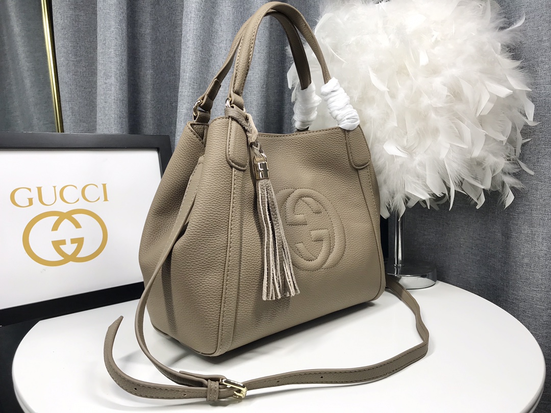  小号 G家 经典款式从不落后的版型！一直走在时尚尖端！大气，休闲！手提斜挎两用！这是一款风靡欧美的手袋