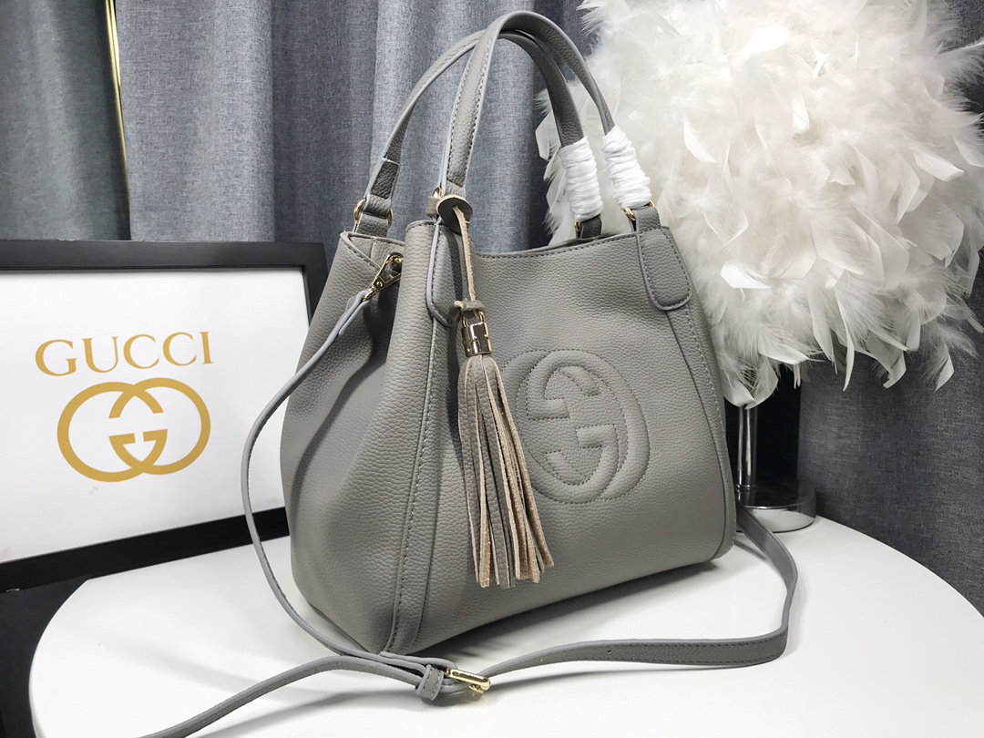  小号 G家 经典款式从不落后的版型！一直走在时尚尖端！大气，休闲！手提斜挎两用！这是一款风靡欧美的手袋