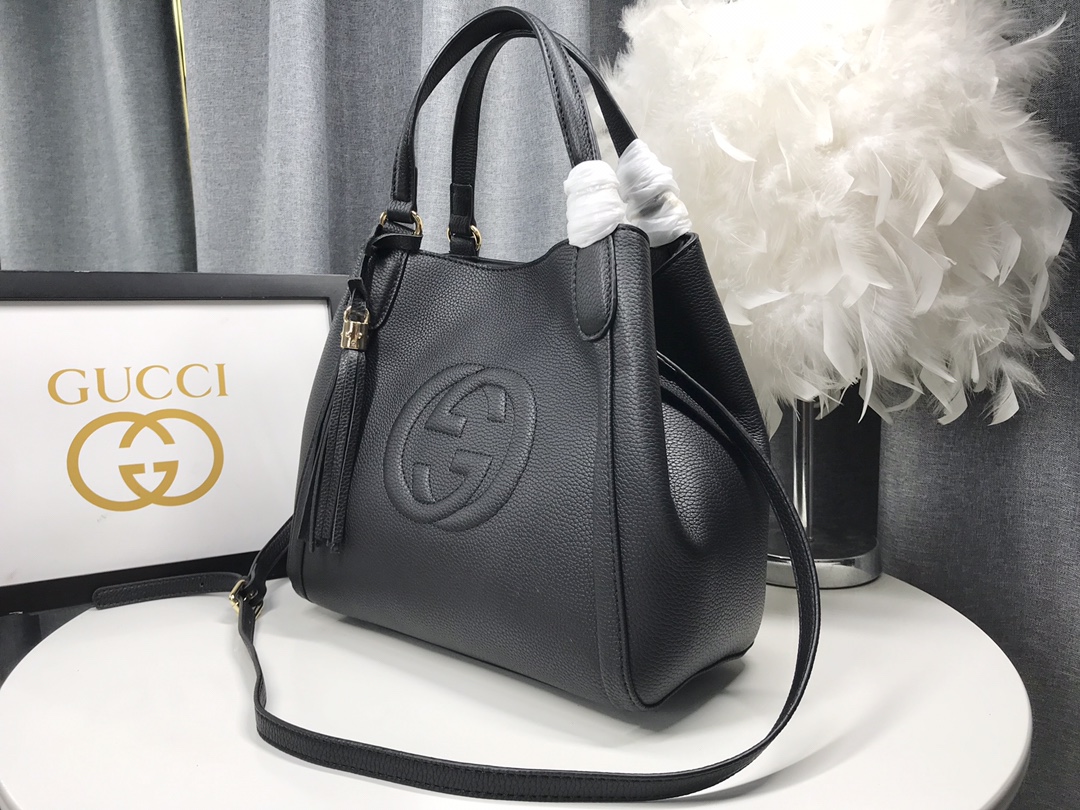 小号 G家 经典款式从不落后的版型！一直走在时尚尖端！大气，休闲！手提斜挎两用！这是一款风靡欧美的手袋 