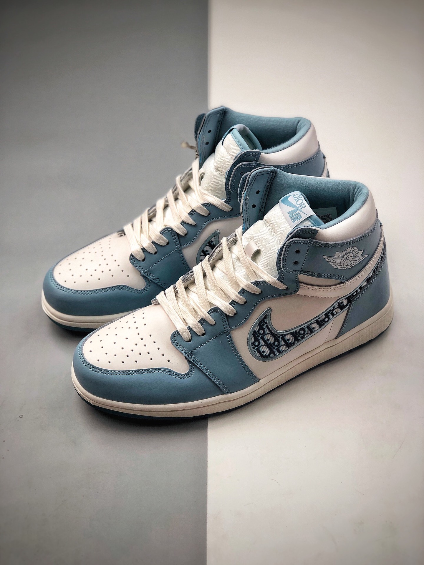 300 耐克 Dior x Air Jordan 1 HI OG “迪奥联名”AJ1高帮休闲篮球鞋