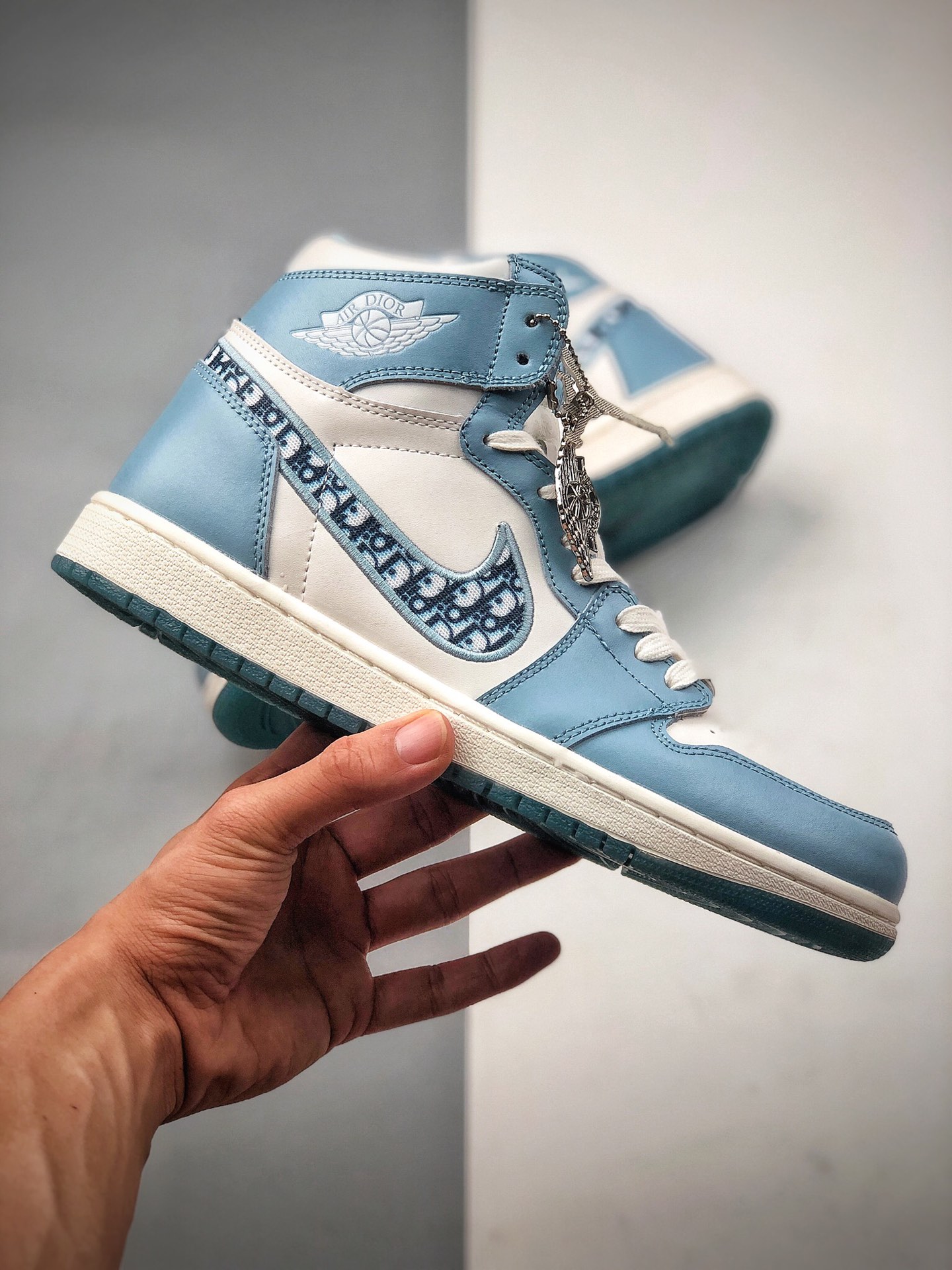 300 耐克 Dior x Air Jordan 1 HI OG “迪奥联名”AJ1高帮休闲篮球鞋
