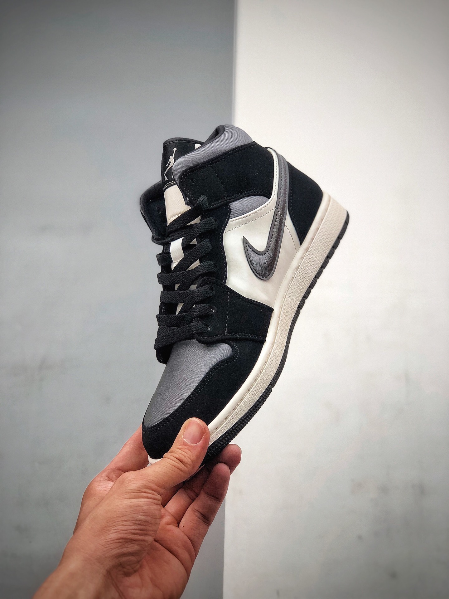 270 Air Jordan 1 Mid 乔1 AJ1中帮 篮球鞋 全鞋头层皮打造 852542-011