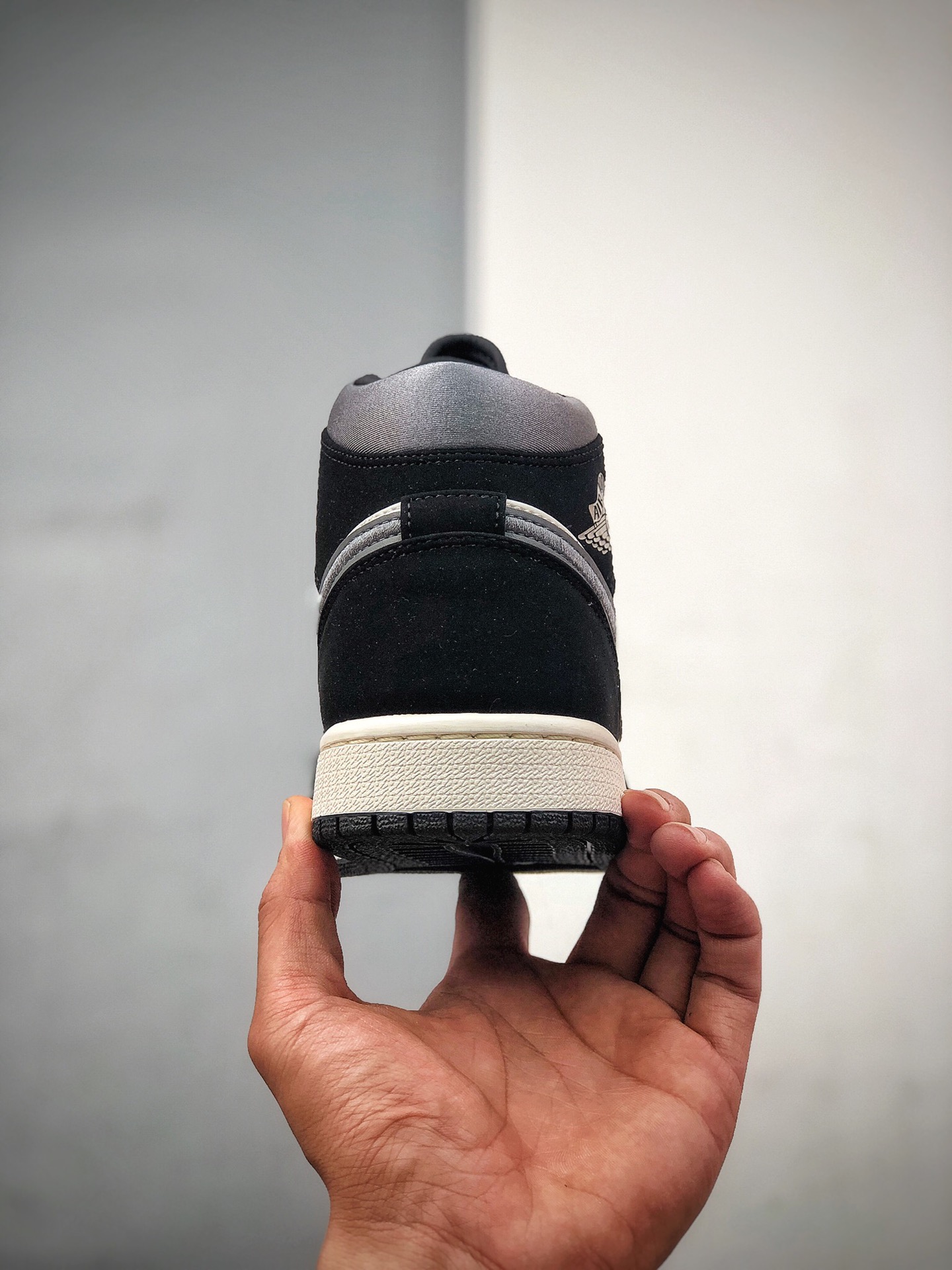 270 Air Jordan 1 Mid 乔1 AJ1中帮 篮球鞋 全鞋头层皮打造 852542-011