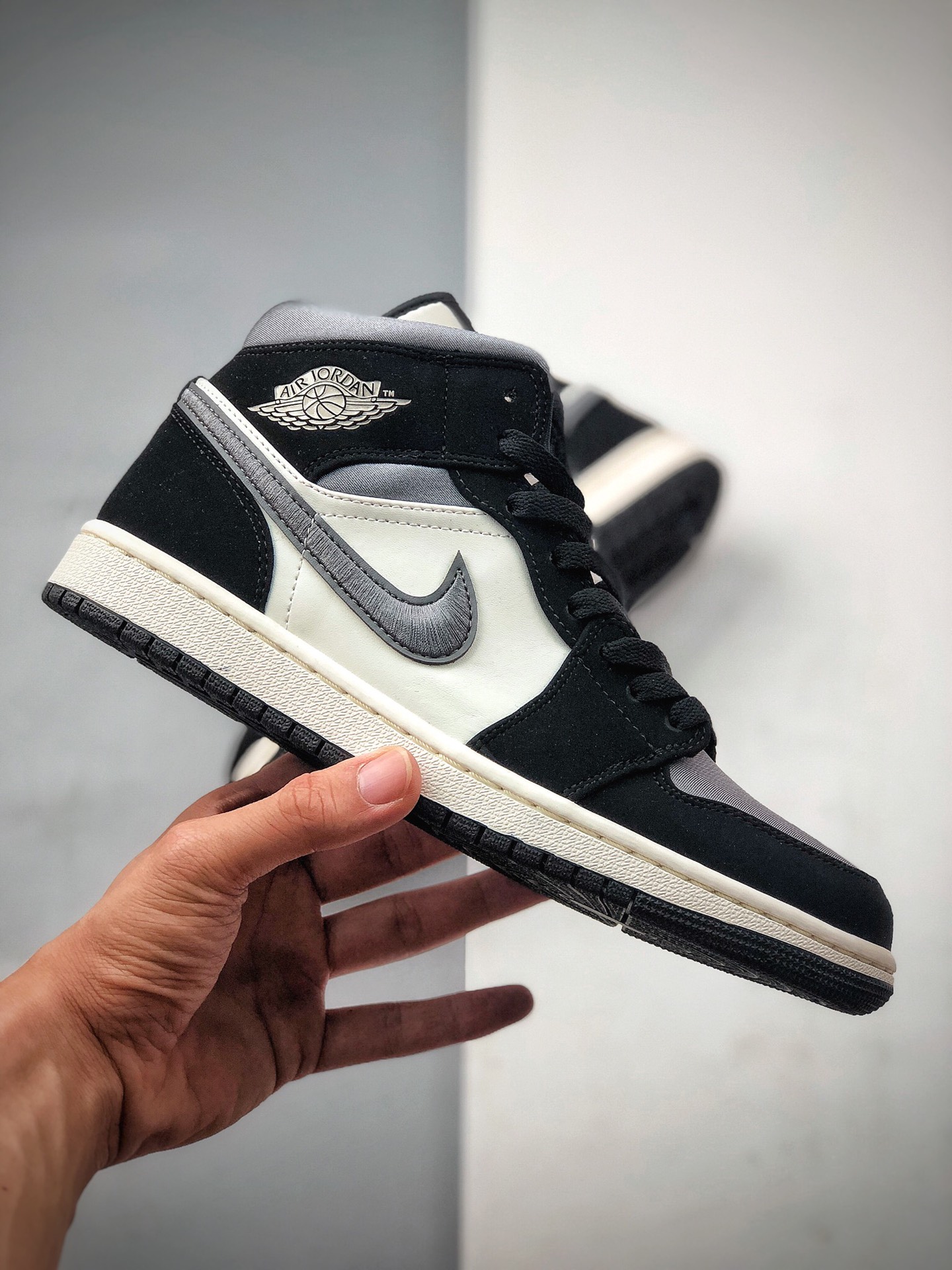 270 Air Jordan 1 Mid 乔1 AJ1中帮 篮球鞋 全鞋头层皮打造 852542-011