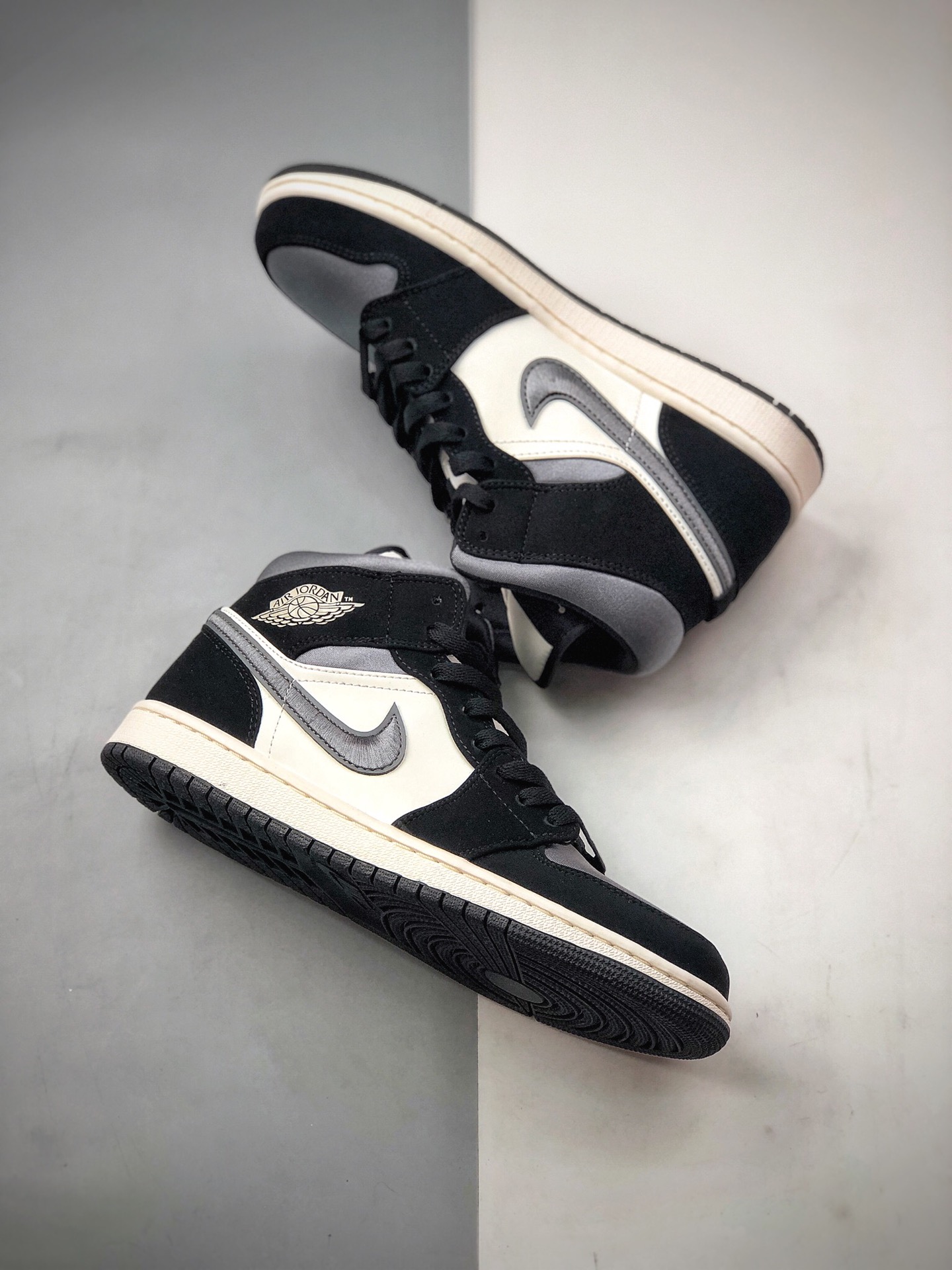 270 Air Jordan 1 Mid 乔1 AJ1中帮 篮球鞋 全鞋头层皮打造 852542-011