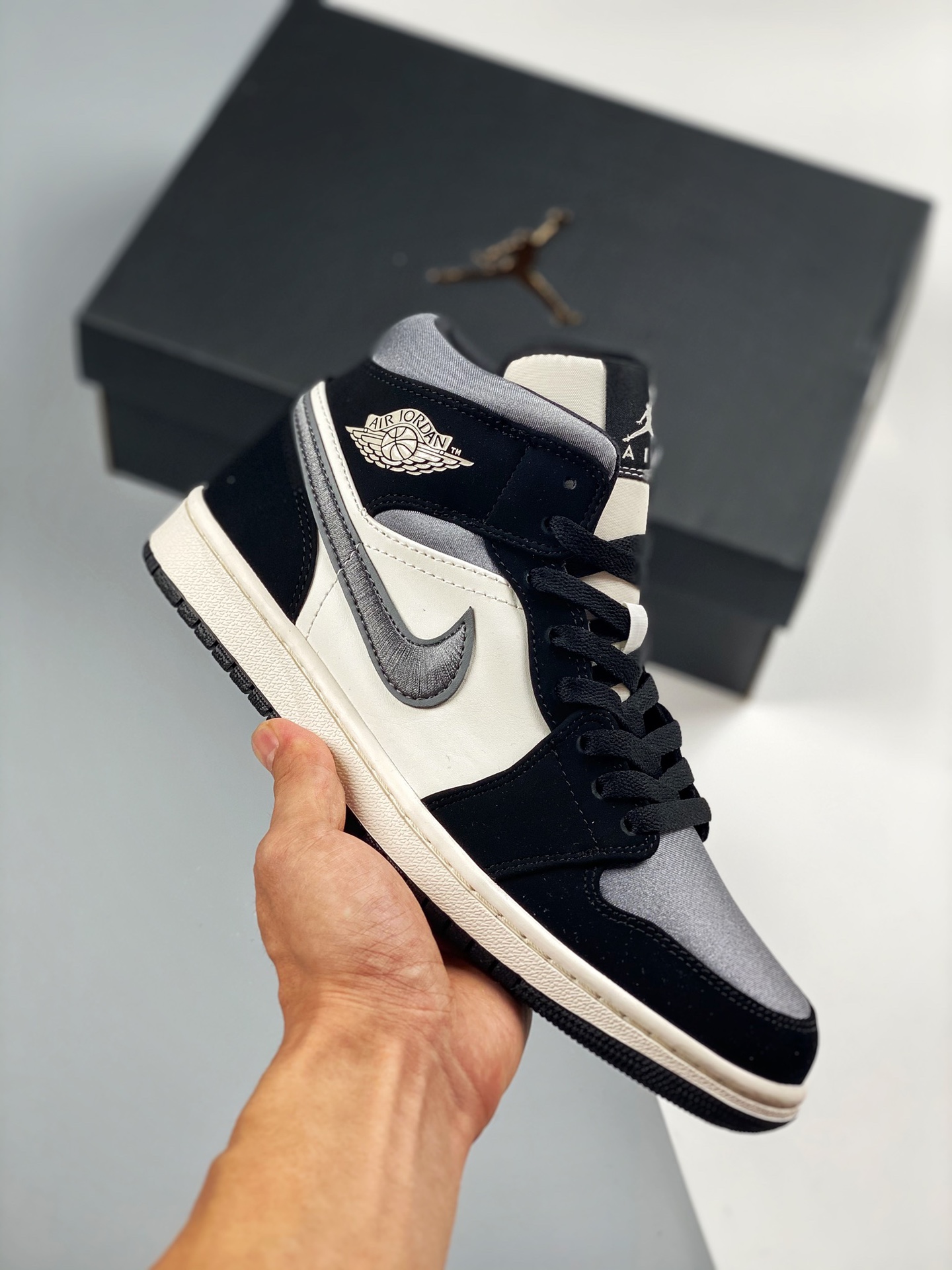 Nuevo producto 🚀 #Exclusivo La única calidad de nivel original en el mercado Air Jordan 1 Mid Seda Conde Serie mid Nue…