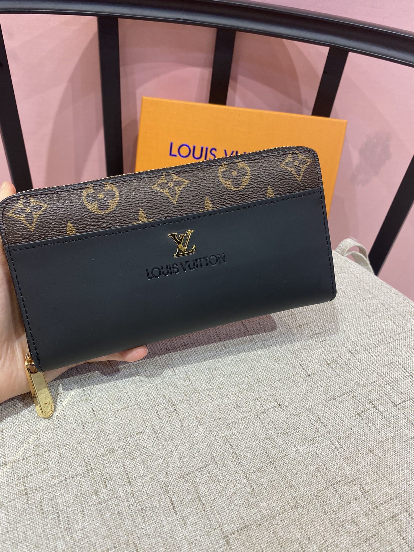 💞💞💞LV 6122火爆版单拉小手包到货💞💞里外头层牛皮打造💞图片色(自带原版盒子)男女通用哦…尺寸:1