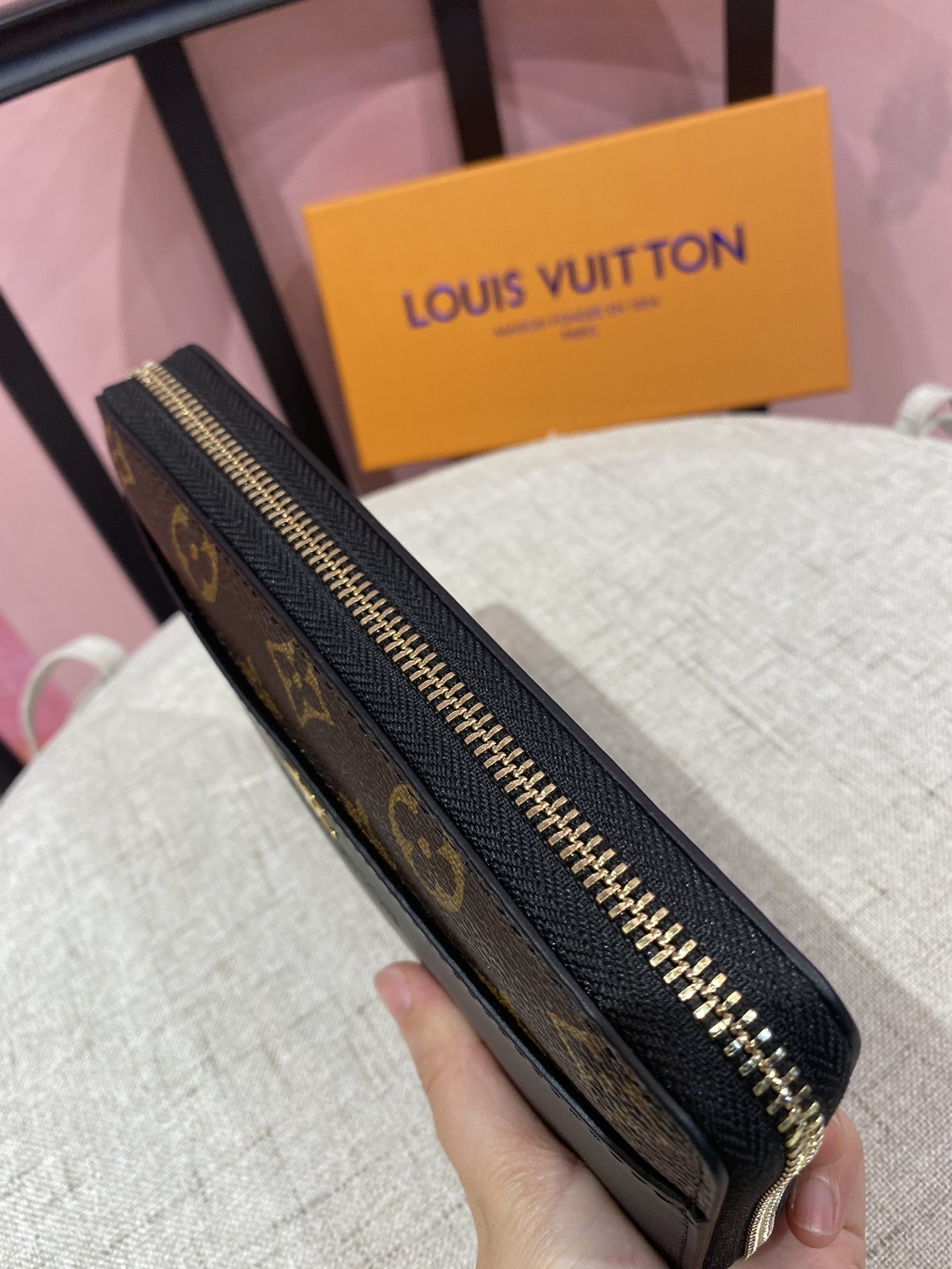 💞💞💞LV 6122火爆版单拉小手包到货💞💞里外头层牛皮打造💞图片色(自带原版盒子)男女通用哦…尺寸:1