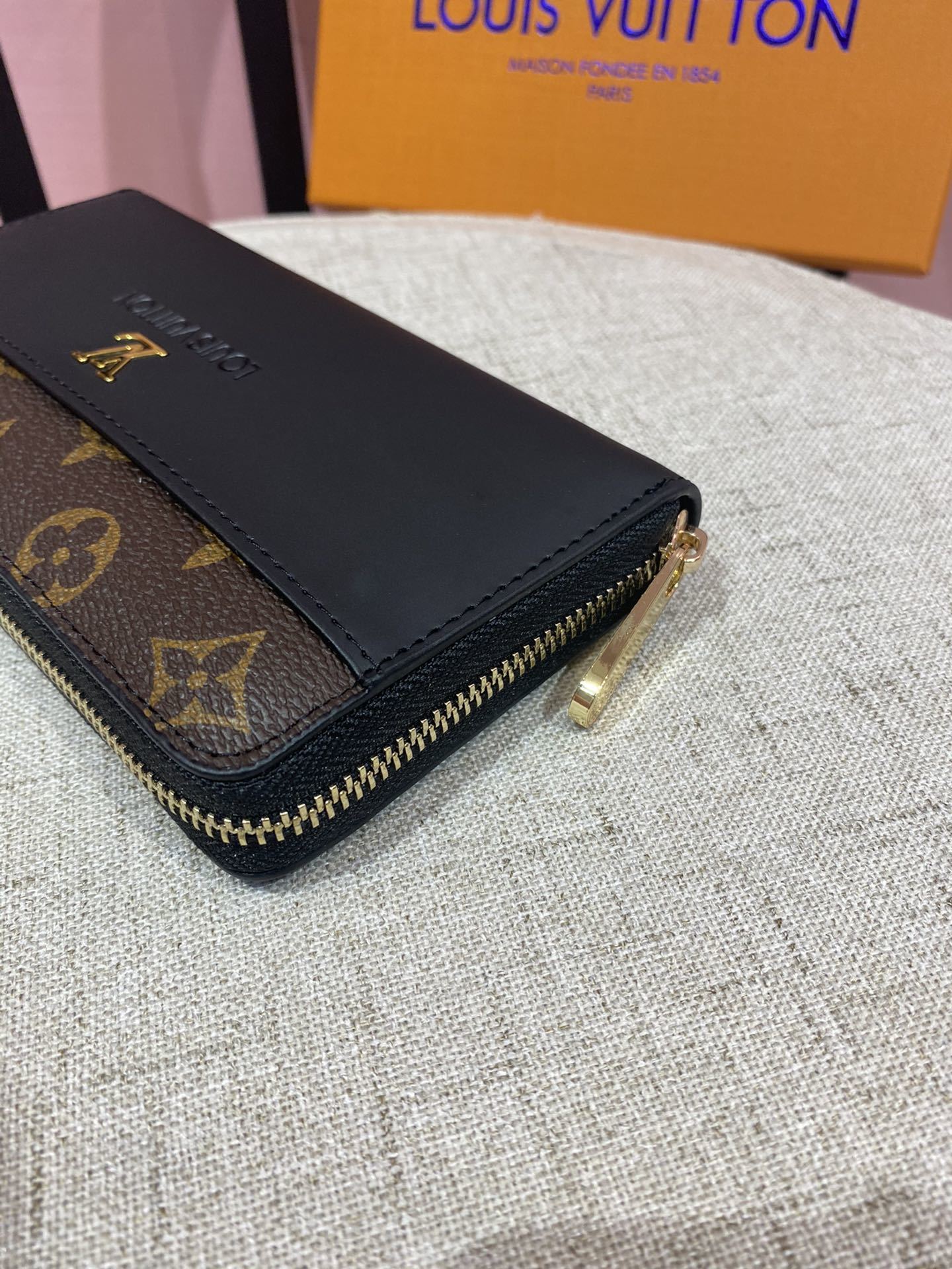 💞💞💞LV 6122火爆版单拉小手包到货💞💞里外头层牛皮打造💞图片色(自带原版盒子)男女通用哦…尺寸:1