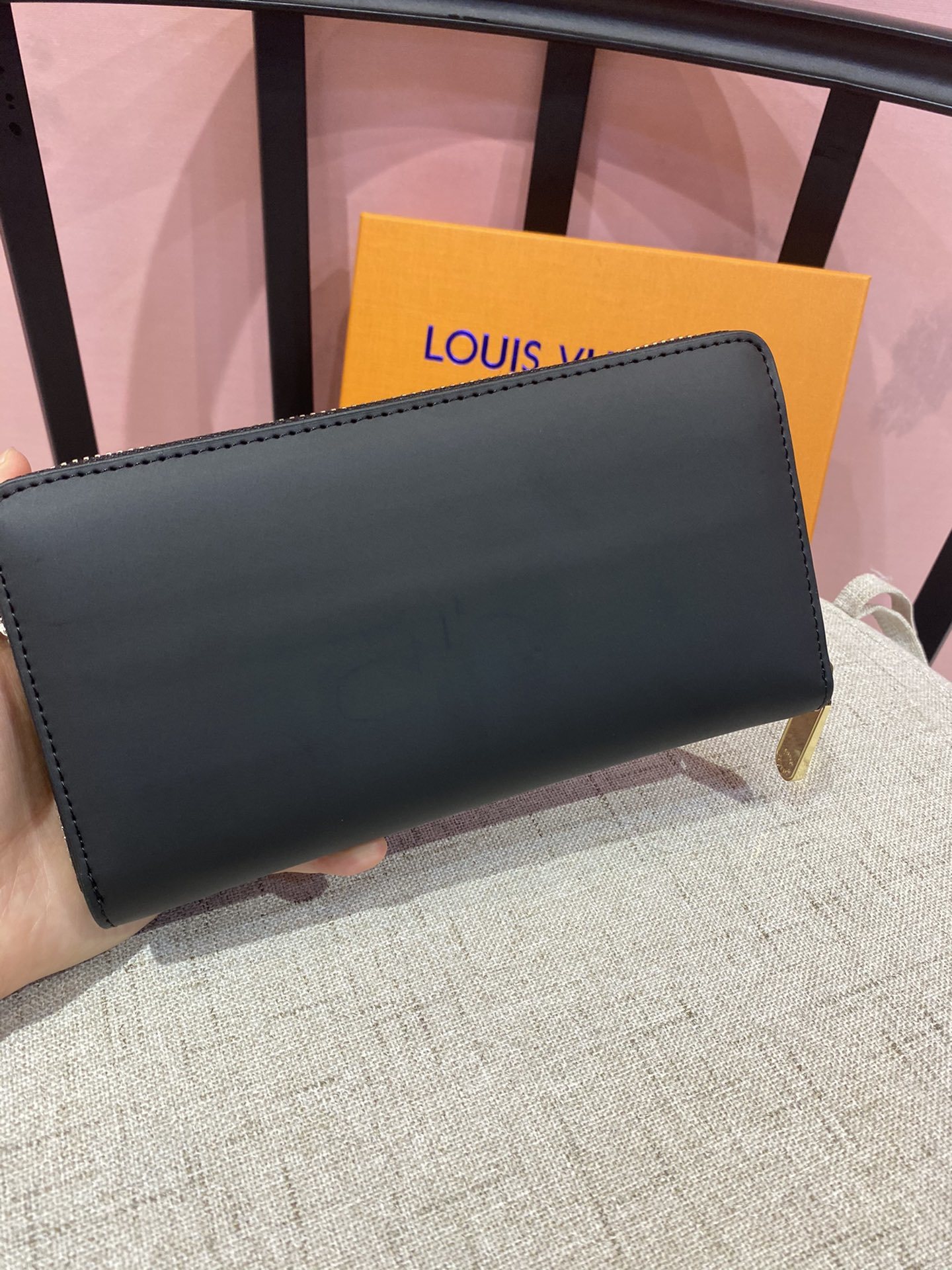 💞💞💞LV 6122火爆版单拉小手包到货💞💞里外头层牛皮打造💞图片色(自带原版盒子)男女通用哦…尺寸:1