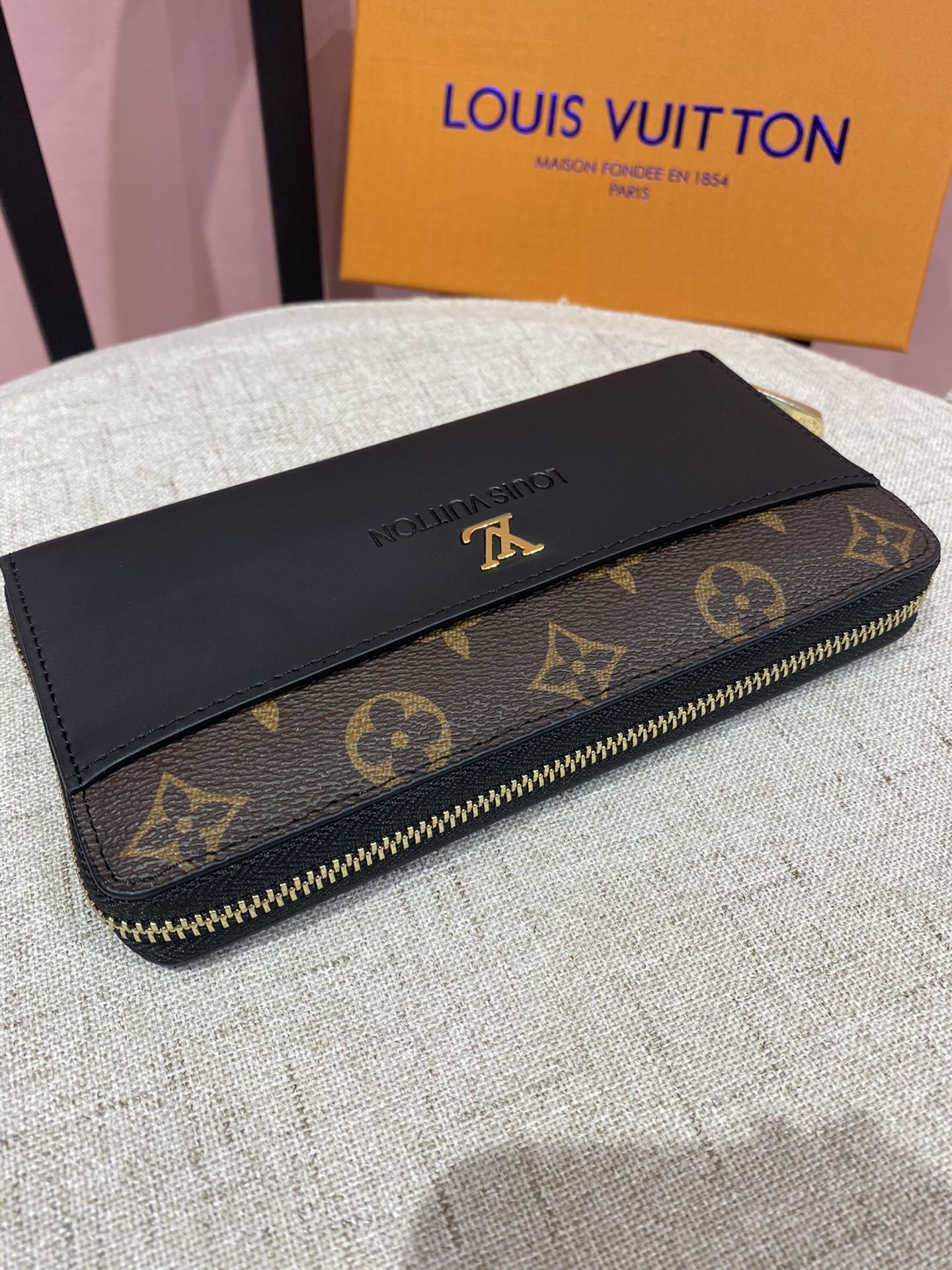 💞💞💞LV 6122火爆版单拉小手包到货💞💞里外头层牛皮打造💞图片色(自带原版盒子)男女通用哦…尺寸:1