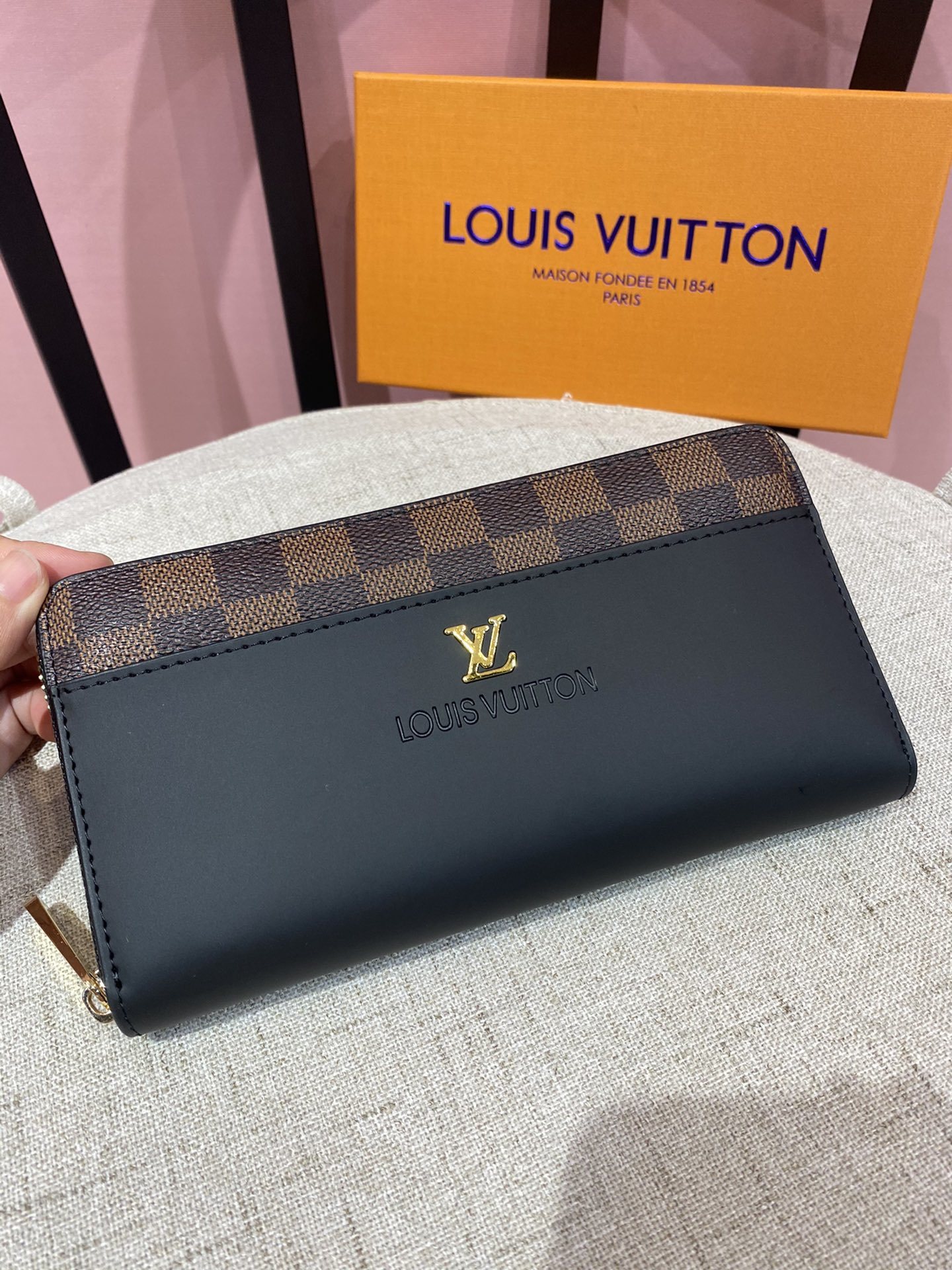 💞💞💞LV 6121火爆版单拉小手包到货💞💞里外头层牛皮打造💞图片色(自带原版盒子)男女通用哦…尺寸:1