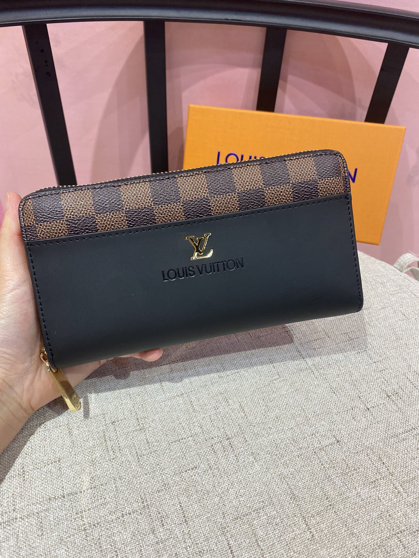 💞💞💞LV 6121火爆版单拉小手包到货💞💞里外头层牛皮打造💞图片色(自带原版盒子)男女通用哦…尺寸:1