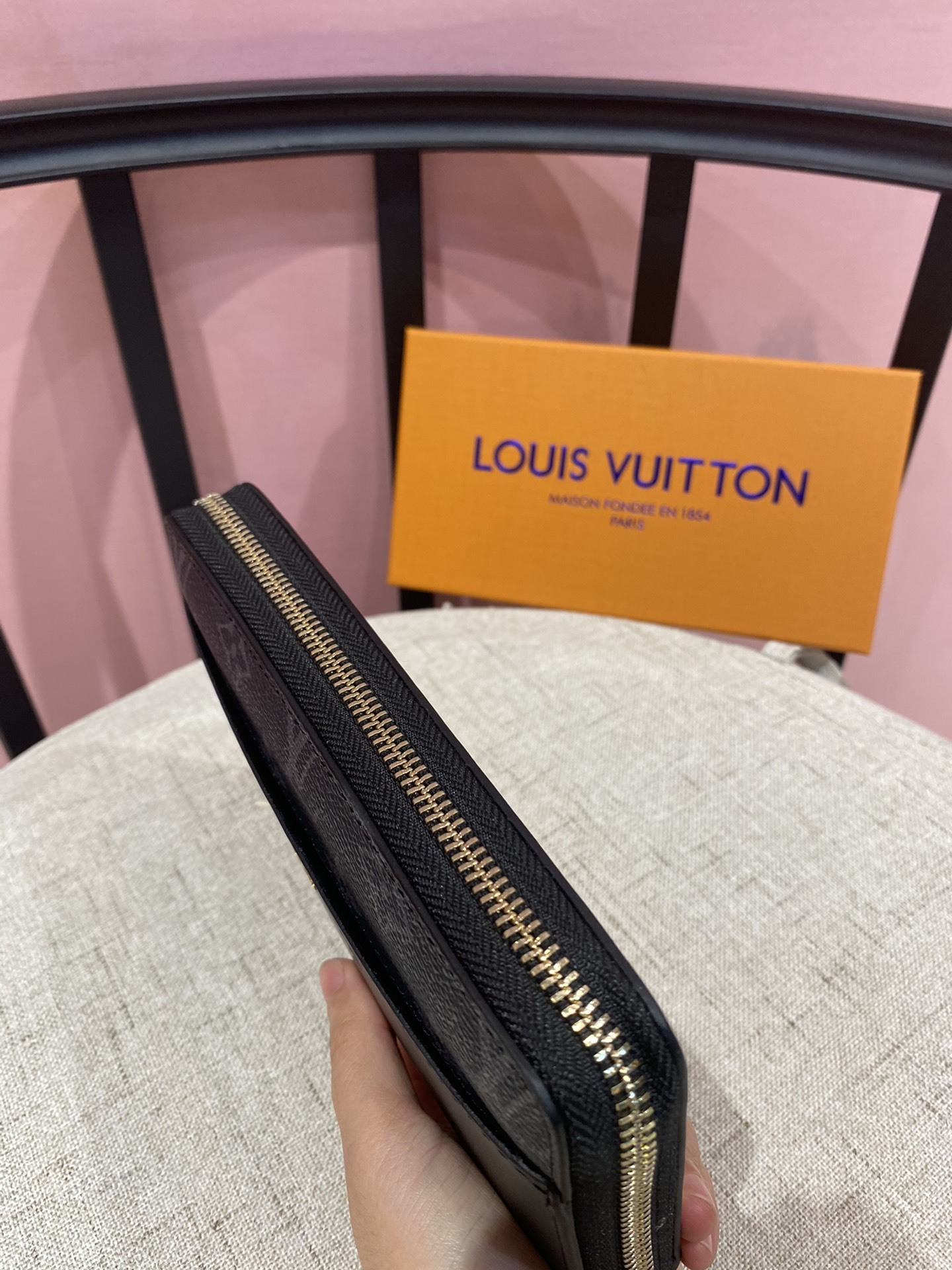 💞💞💞LV 6123火爆版单拉小手包到货💞💞里外头层牛皮打造💞图片色(自带原版盒子)男女通用哦…尺寸:1