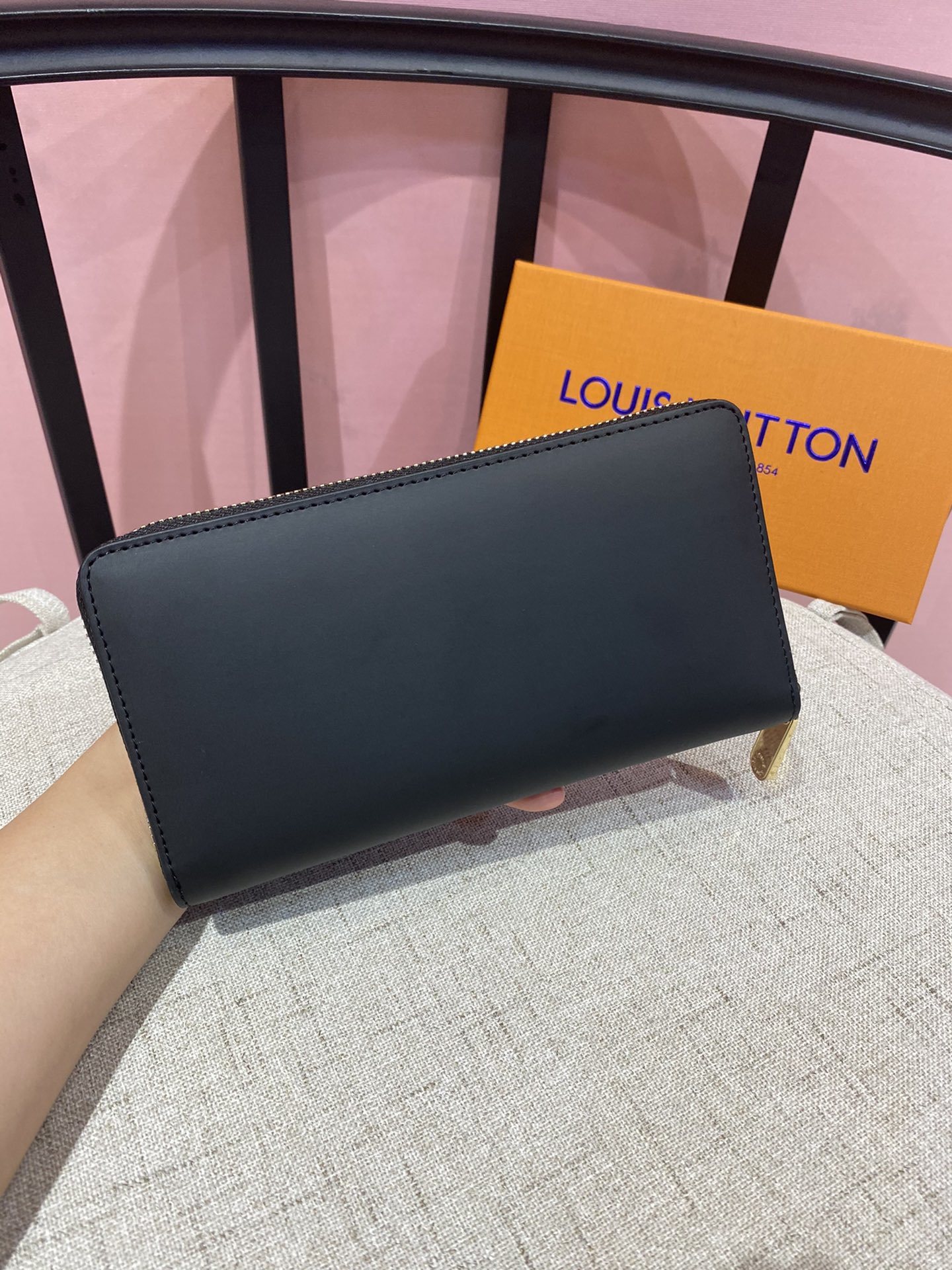 💞💞💞LV 6123火爆版单拉小手包到货💞💞里外头层牛皮打造💞图片色(自带原版盒子)男女通用哦…尺寸:1
