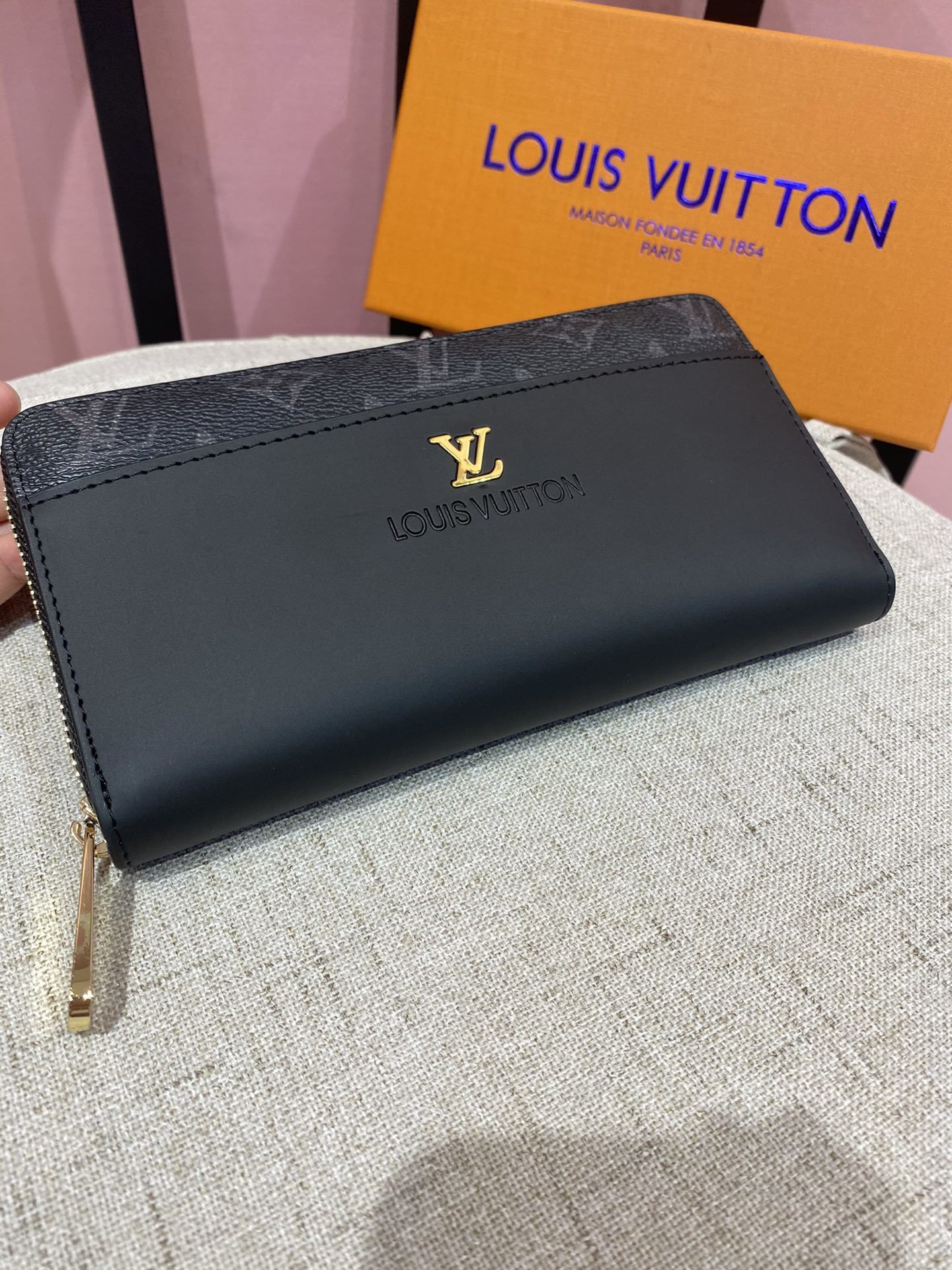 💞💞💞LV 6123火爆版单拉小手包到货💞💞里外头层牛皮打造💞图片色(自带原版盒子)男女通用哦…尺寸:1
