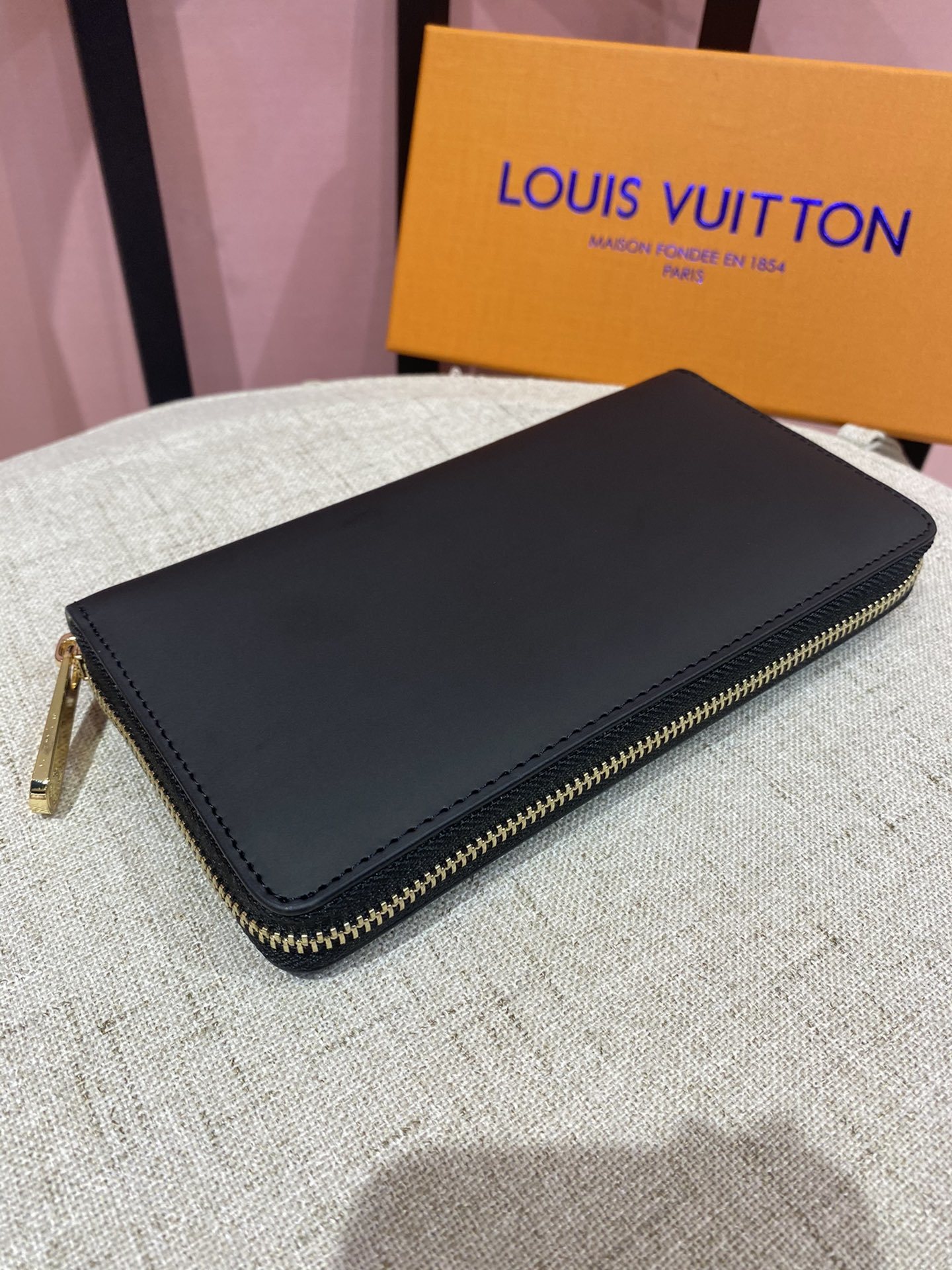 💞💞💞LV 6123火爆版单拉小手包到货💞💞里外头层牛皮打造💞图片色(自带原版盒子)男女通用哦…尺寸:1