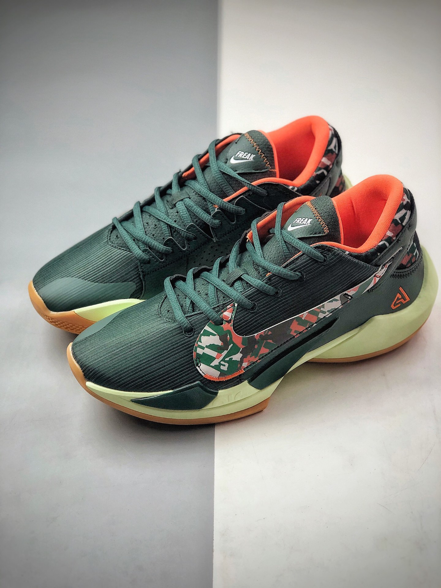 200 字母哥第二代签名球鞋来袭，耐克Nike Zoom Freak 2 二代字母哥签名低帮休闲运动篮球鞋CK5424-301
