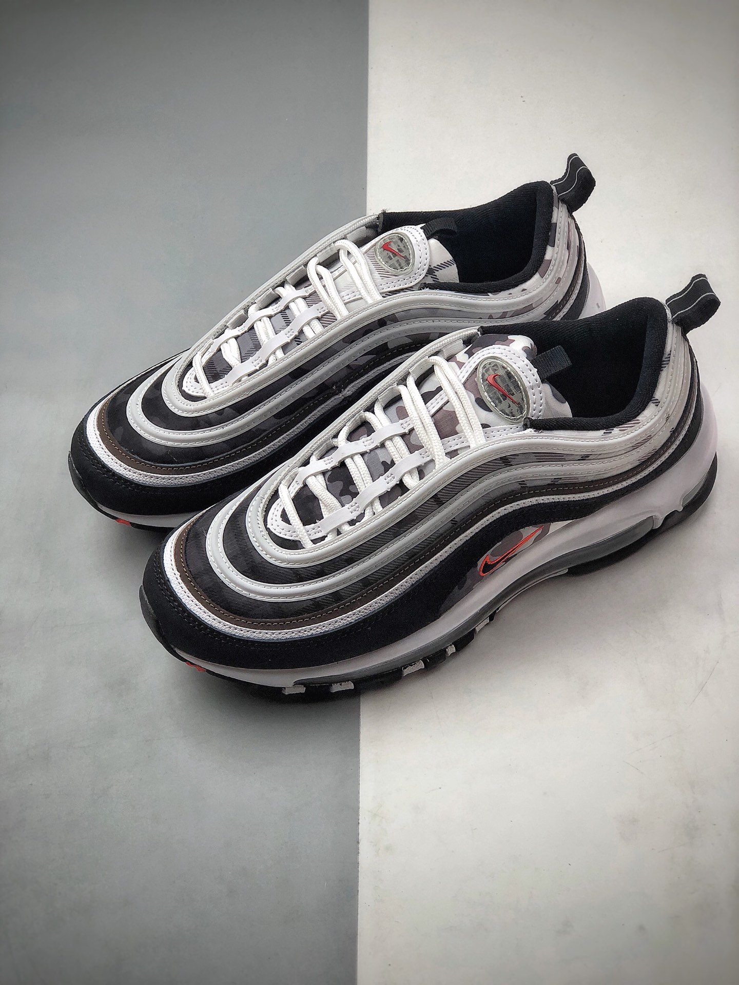 200  Nike Air Max 97 全掌气垫复古子弹跑步鞋  货号：DB2017-100