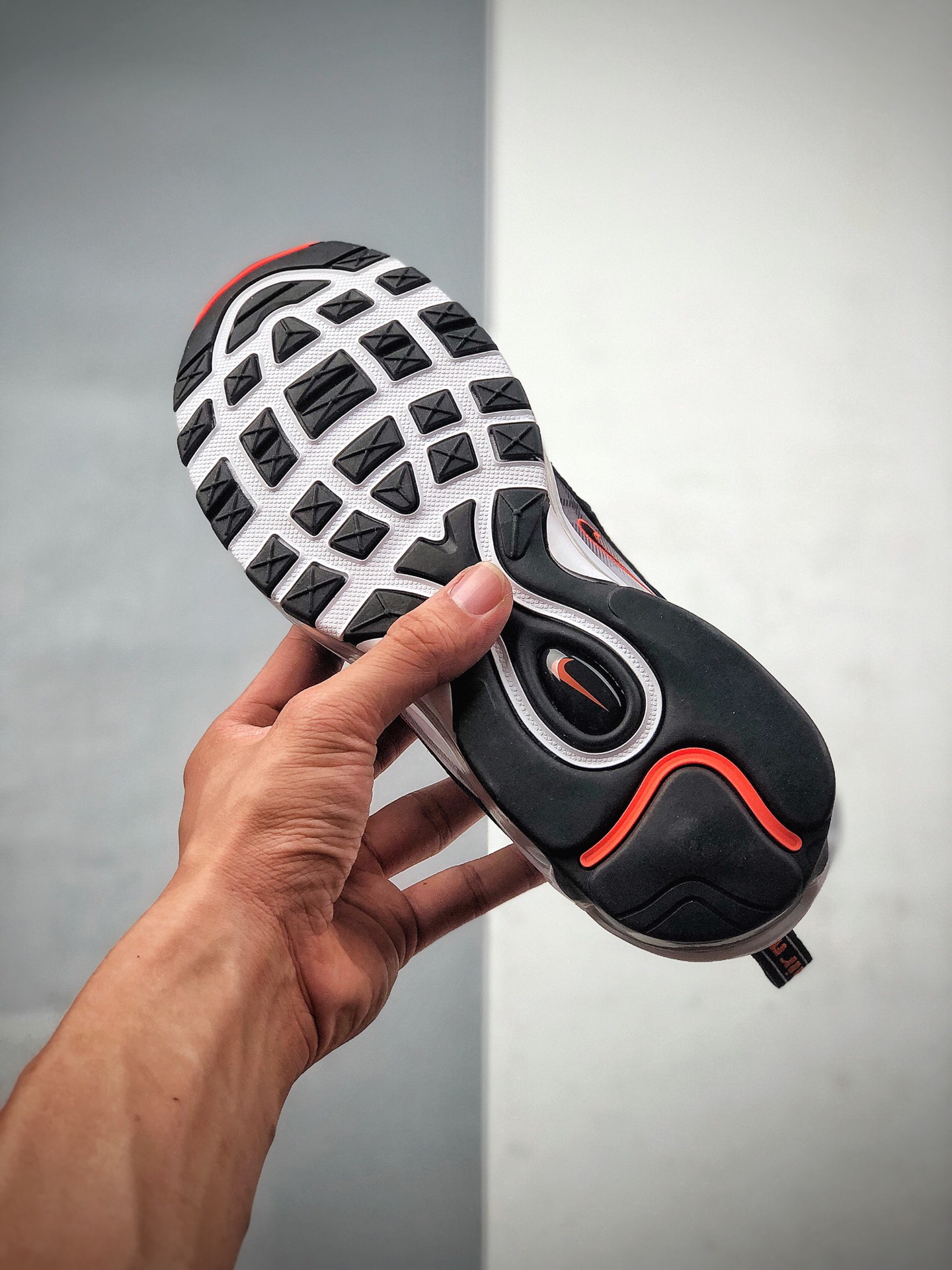 200  Nike Air Max 97 全掌气垫复古子弹跑步鞋  货号：DB2017-100