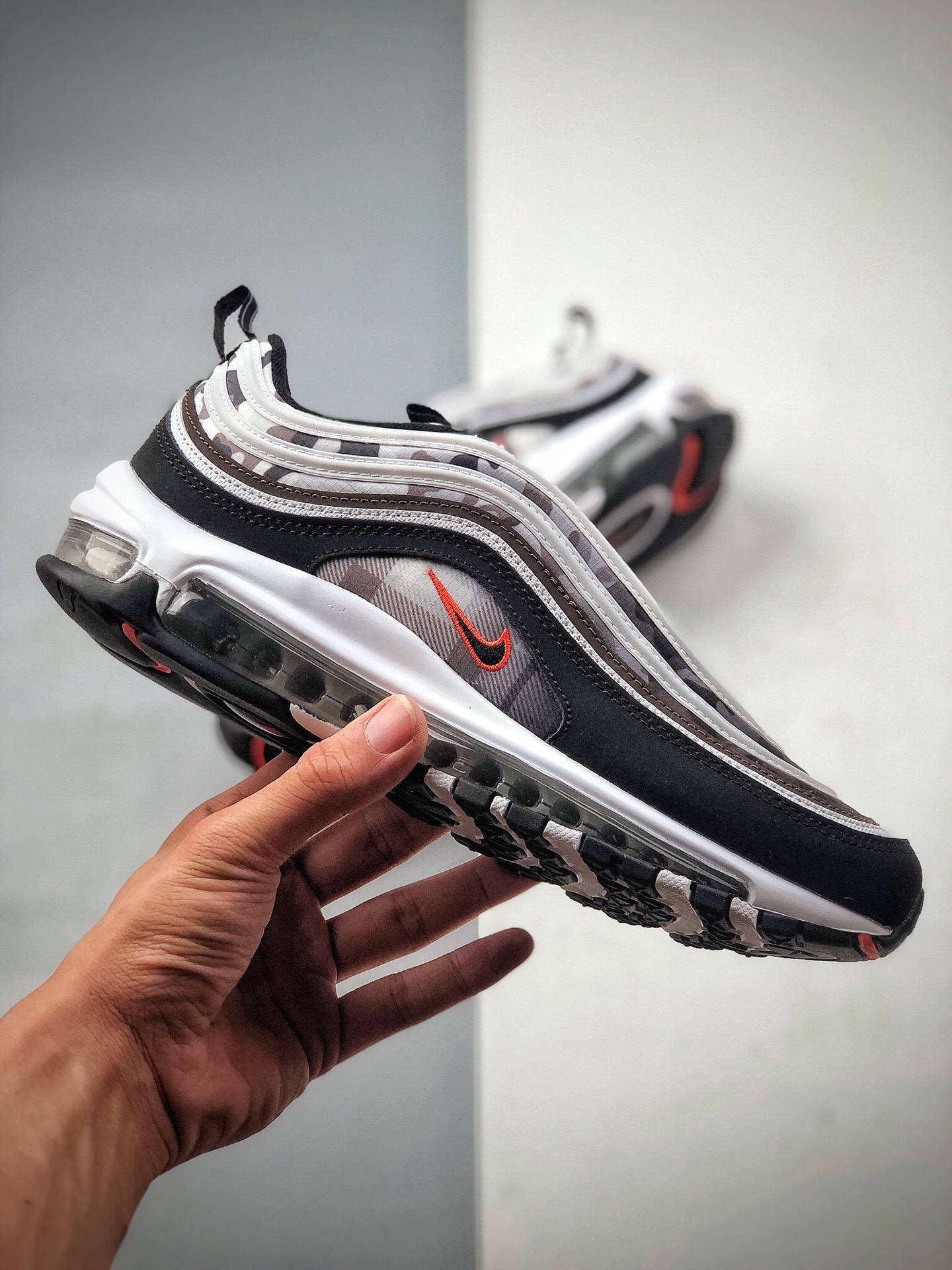 200  Nike Air Max 97 全掌气垫复古子弹跑步鞋  货号：DB2017-100