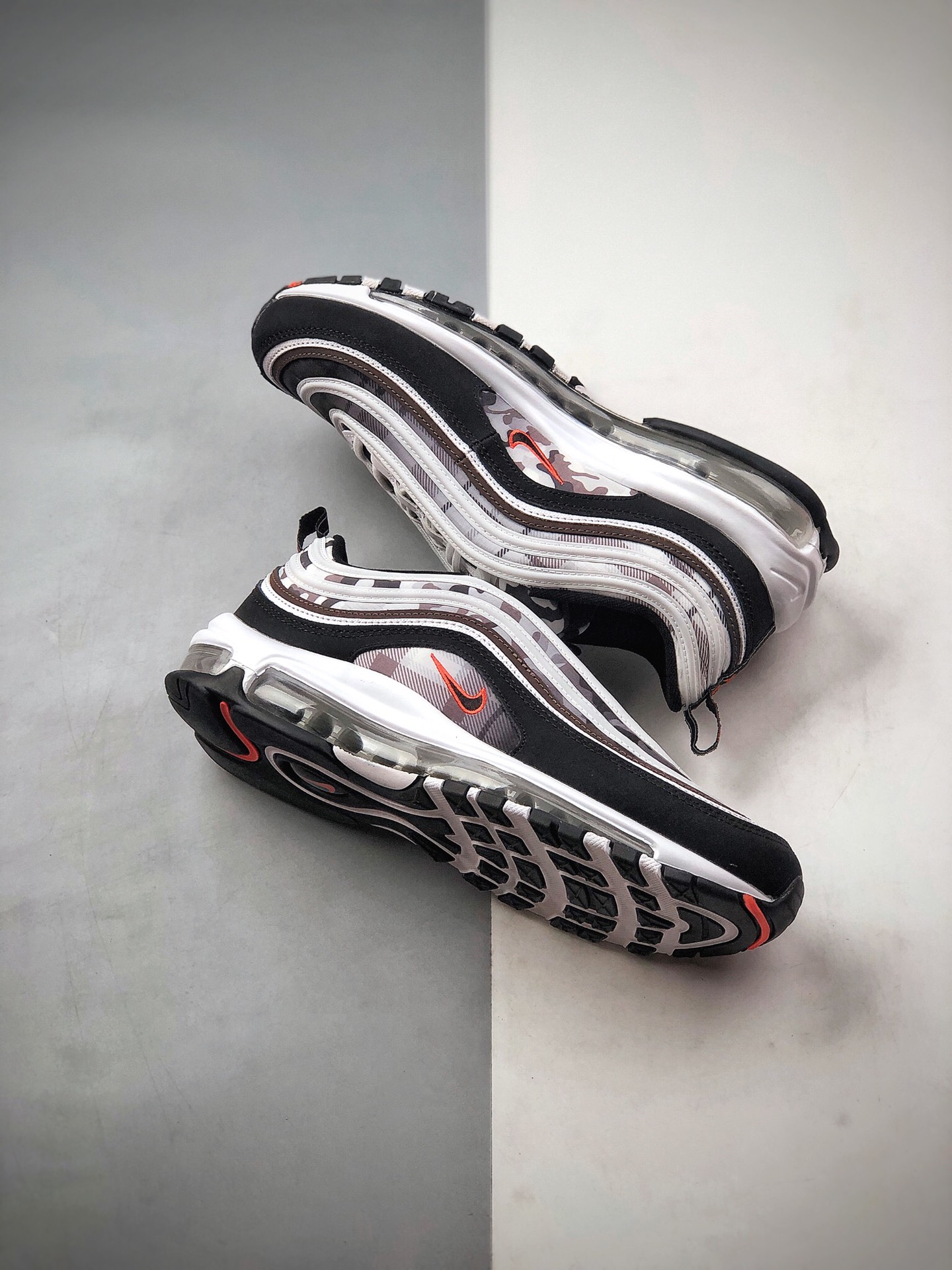200  Nike Air Max 97 全掌气垫复古子弹跑步鞋  货号：DB2017-100