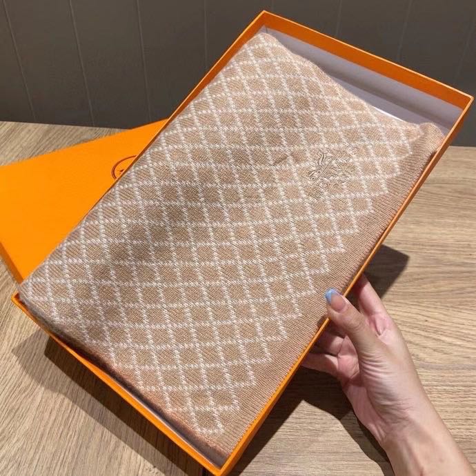 Hermes 男性用クラシック囲巾 - 男性魅力溢れるデザイン