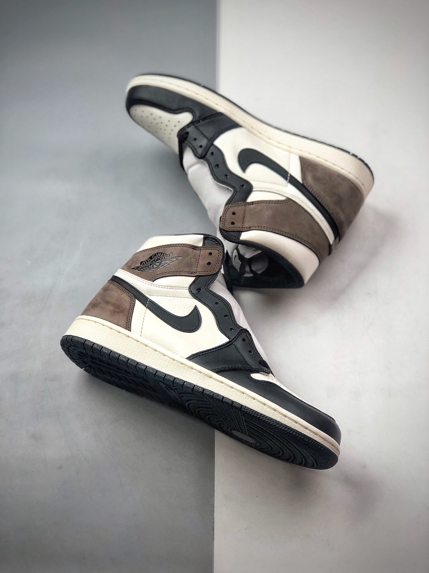 480 Air Jordan 1 Retro High OG 倒钩深棕 乔1/AJ1 倒勾黑高帮555088-105