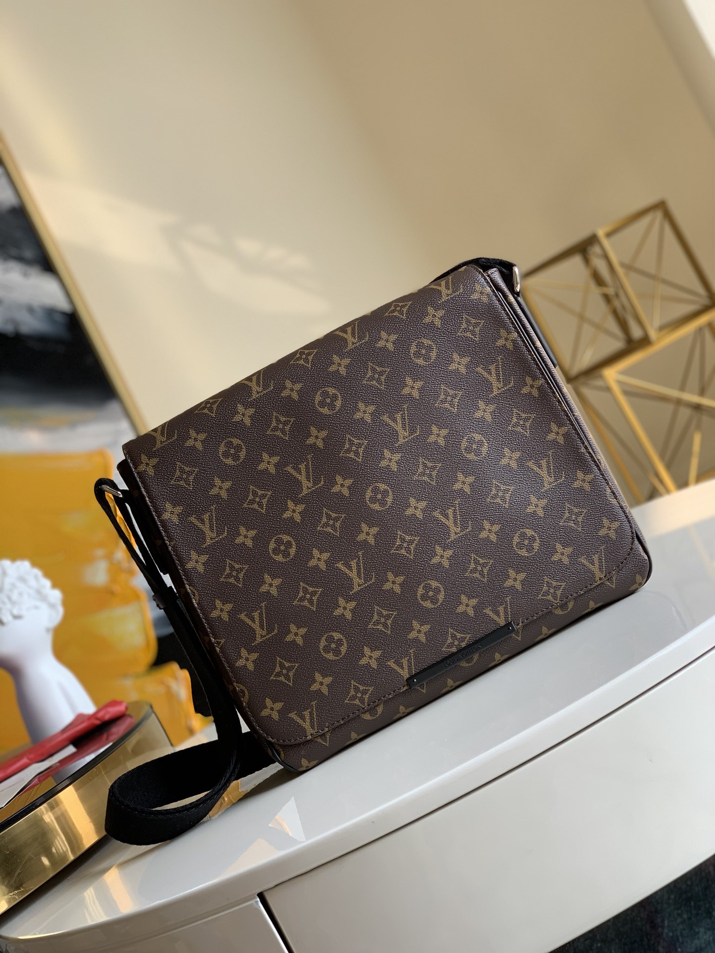 NO:396718,【Exclusive real photo M40934】 District Medium crossbody bag small and exquisite District Medium handbag is a modern product. The classic appearance and canvas material make this practical and elegant handbag, it is an ideal companion for daily life. Original imported leather, vacuum electroplating original hardware, original OEM code size: 33x 27x 9cm counter price RMB13100 perfect counter quality, practical classic style M.550, LV [original leather], louis vuitton, satchels, crossbody bags19860909【独家实拍M40934】District 中号斜挎包回货小巧、精美的 District 中号手袋是现代的产物. 经典的外形与帆布材质,造就了这一实用、优雅的手袋,它是日常生活的理想伴侣.原厂进口皮料,真空电镀原厂五金,原厂代工码尺寸:33x 27x 9cm专柜价RMB13100完美专柜品质,实用的经典款式 M.550,LV【原厂皮】,louis vuitton,satchels,crossbody bags,Bag