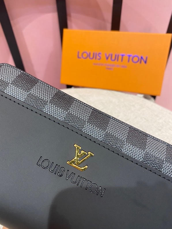 💞💞💞LV 6124火爆版单拉小手包到货💞💞里外头层牛皮打造💞图片色（自带原版盒子）男女通用哦…尺寸：1