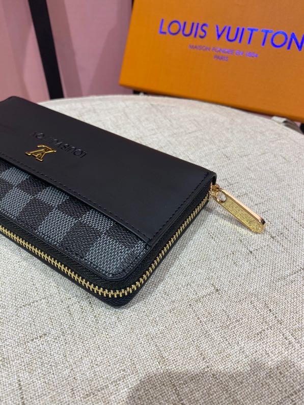 💞💞💞LV 6124火爆版单拉小手包到货💞💞里外头层牛皮打造💞图片色（自带原版盒子）男女通用哦…尺寸：1