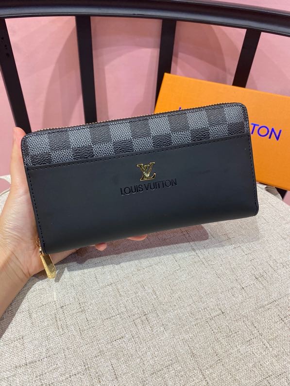 💞💞💞LV 6124火爆版单拉小手包到货💞💞里外头层牛皮打造💞图片色（自带原版盒子）男女通用哦…尺寸：1