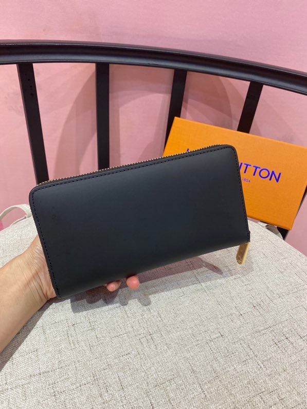 💞💞💞LV 6124火爆版单拉小手包到货💞💞里外头层牛皮打造💞图片色（自带原版盒子）男女通用哦…尺寸：1