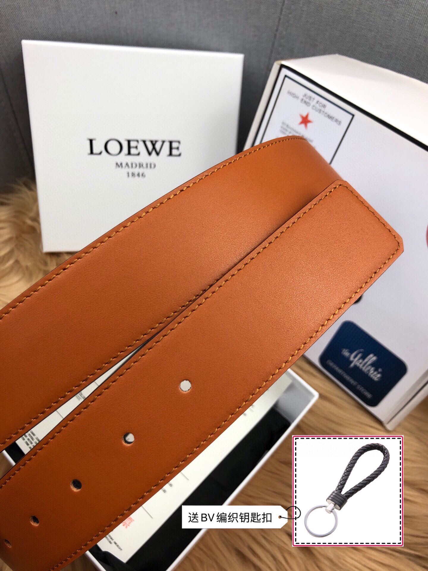 Loewe LOEWE 150 宽度：3 8cm 最新双面平纹牛皮设计 搭配 款 精品扣