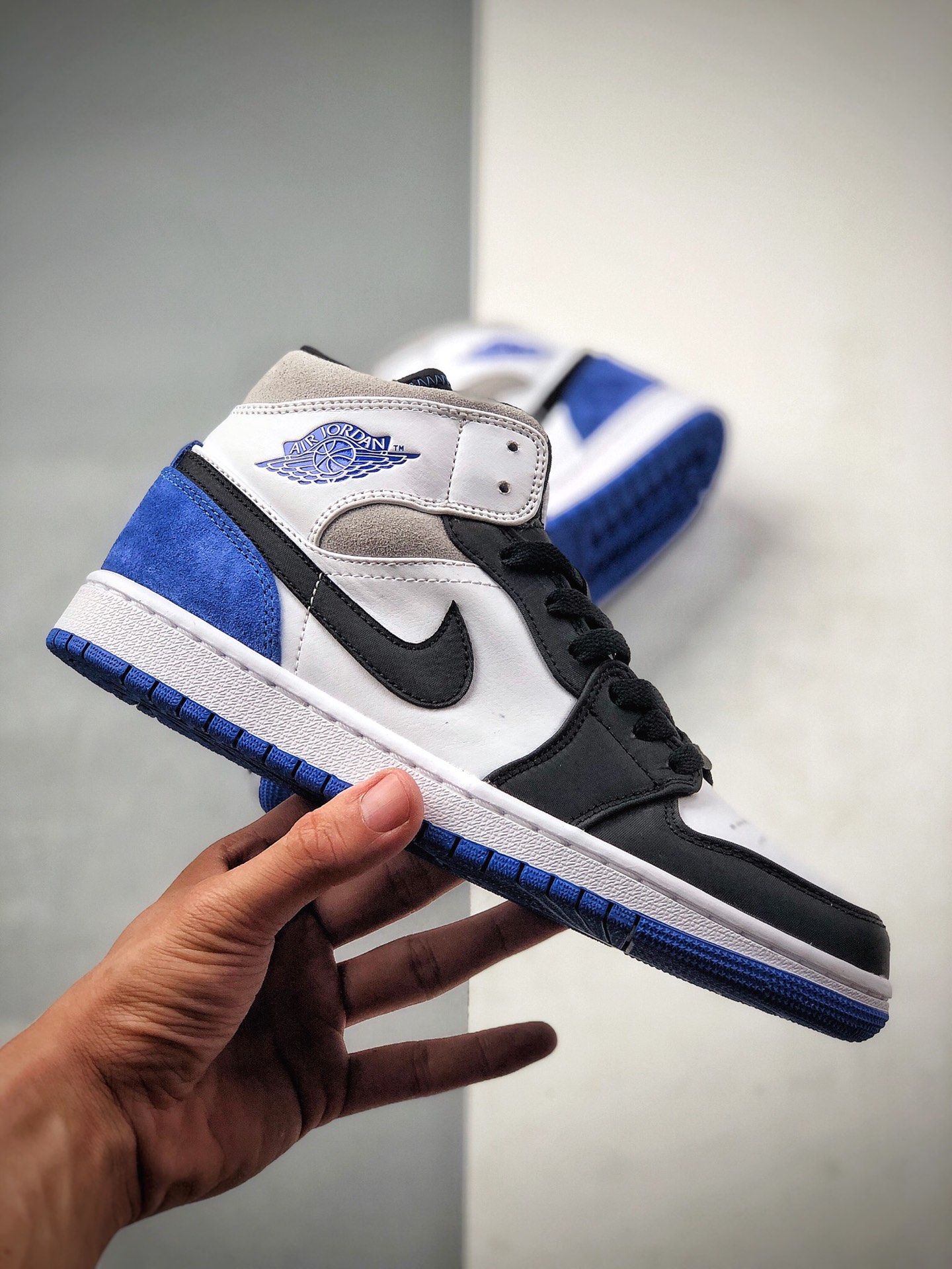 270 Air Jordan 1 Mid SE “Game Royal” 乔丹一代  852542-102
