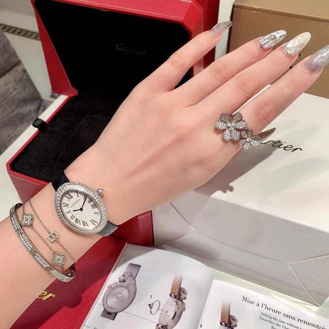 Cartier 卡地亚Baignoire浴缸系列腕表