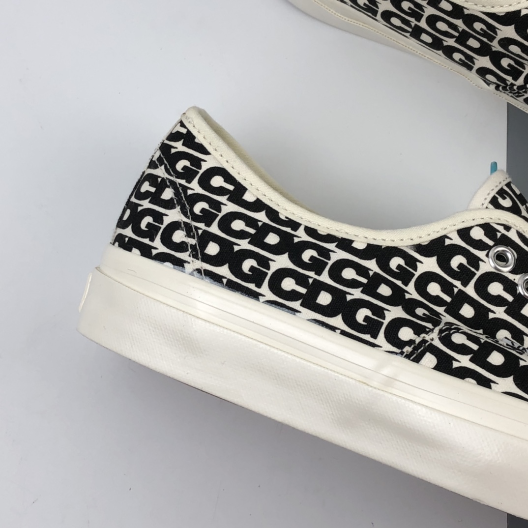 150 Comme des Garcons x Vans Authentic CDG Logo 川久保玲 万斯联名限定 原盒配置 VN0A4BV9SHM