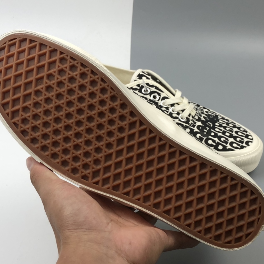 150 Comme des Garcons x Vans Authentic CDG Logo 川久保玲 万斯联名限定 原盒配置 VN0A4BV9SHM