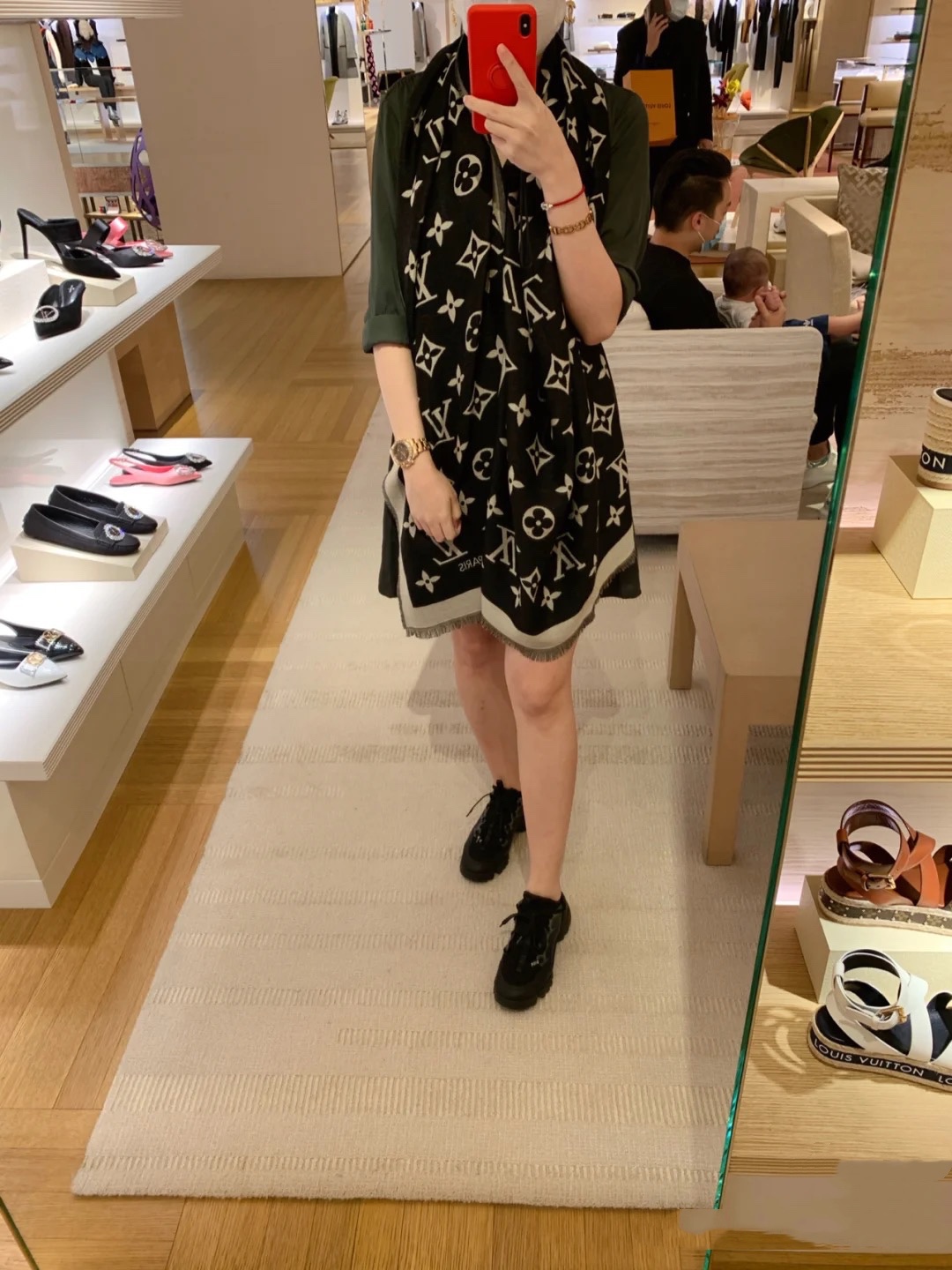 💟【▪️LV专柜热销新款！太好看了！！】今年就是超级流行这种简简单单的大牌老花款！！这个款专柜售价586