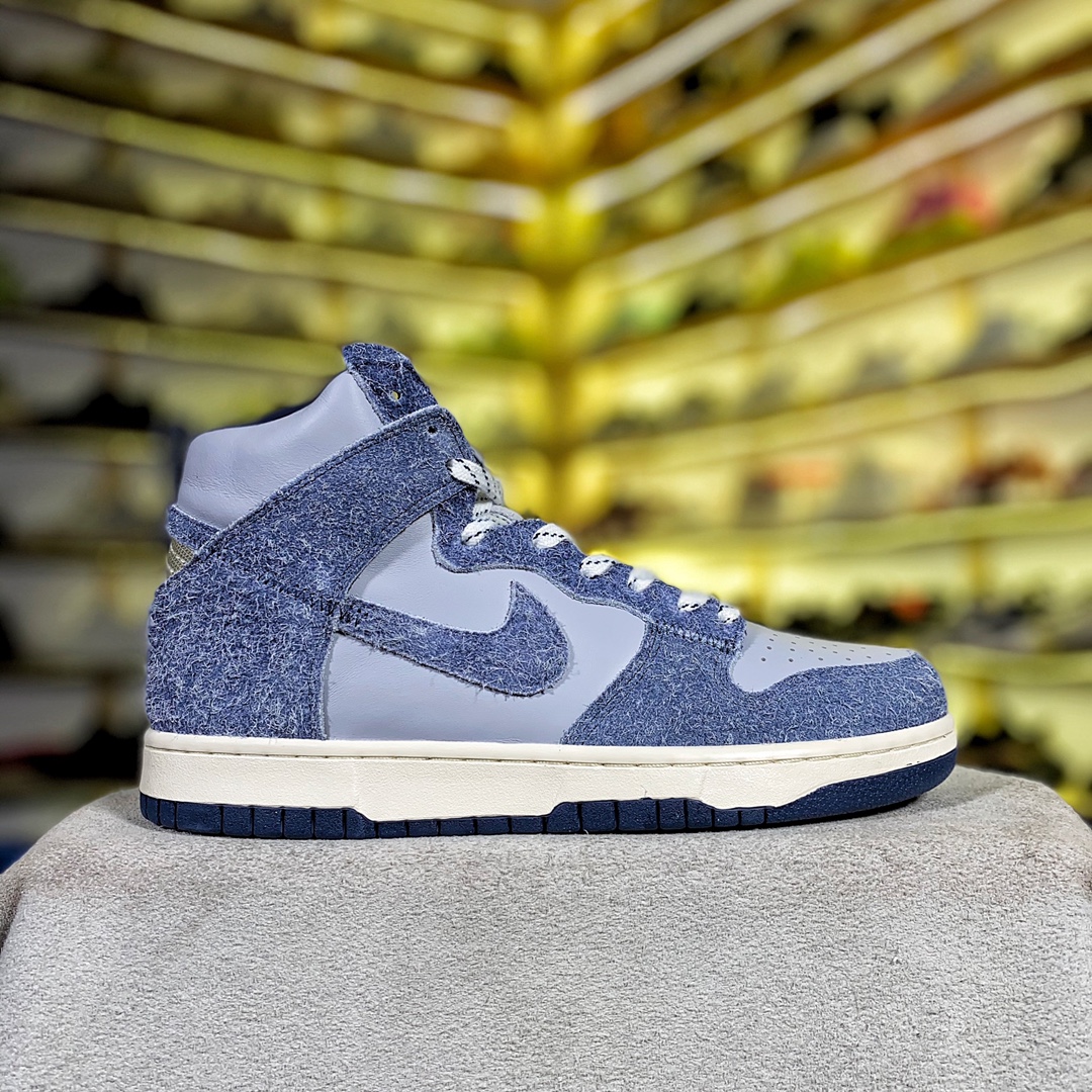 Dunk High高帮雾霾蓝最高规格用料 堪称奢华的材质搭配货号 ：CW3092- K0 尺码 ：36-46带半码