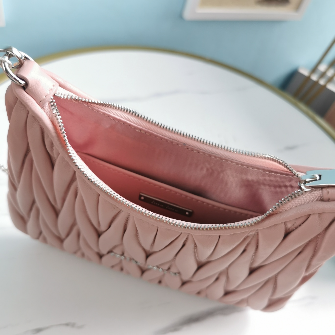 MIUMIU缪缪Cloquet进口小羊皮半圆腋下钻石链条包5BH189