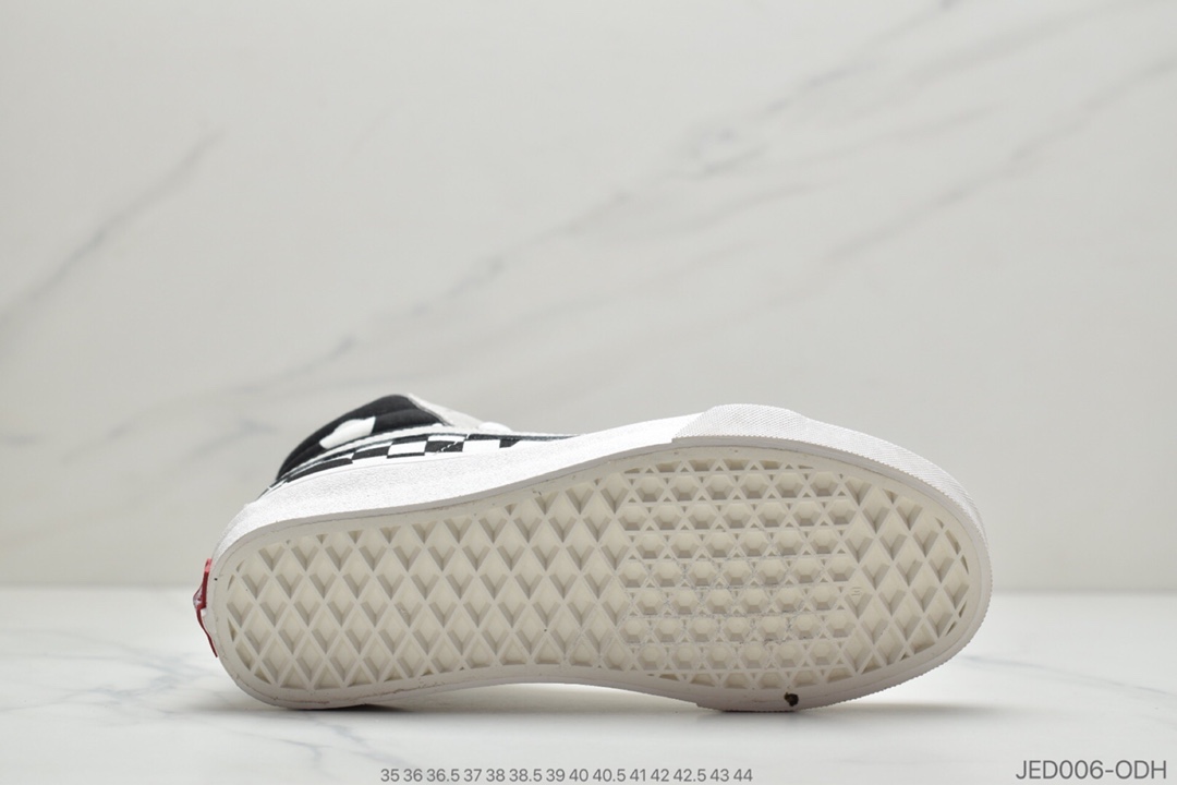 150 公司级范斯Vans COMFYSK8HI黑白棋盘格 融入太极图案运动板鞋“麂皮浅卡其黑白”VN0A4U3NAYV