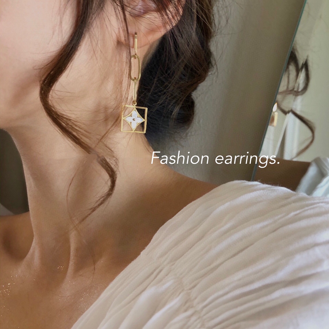 Louis Vuitton Jewelry Earring White Set With Diamonds