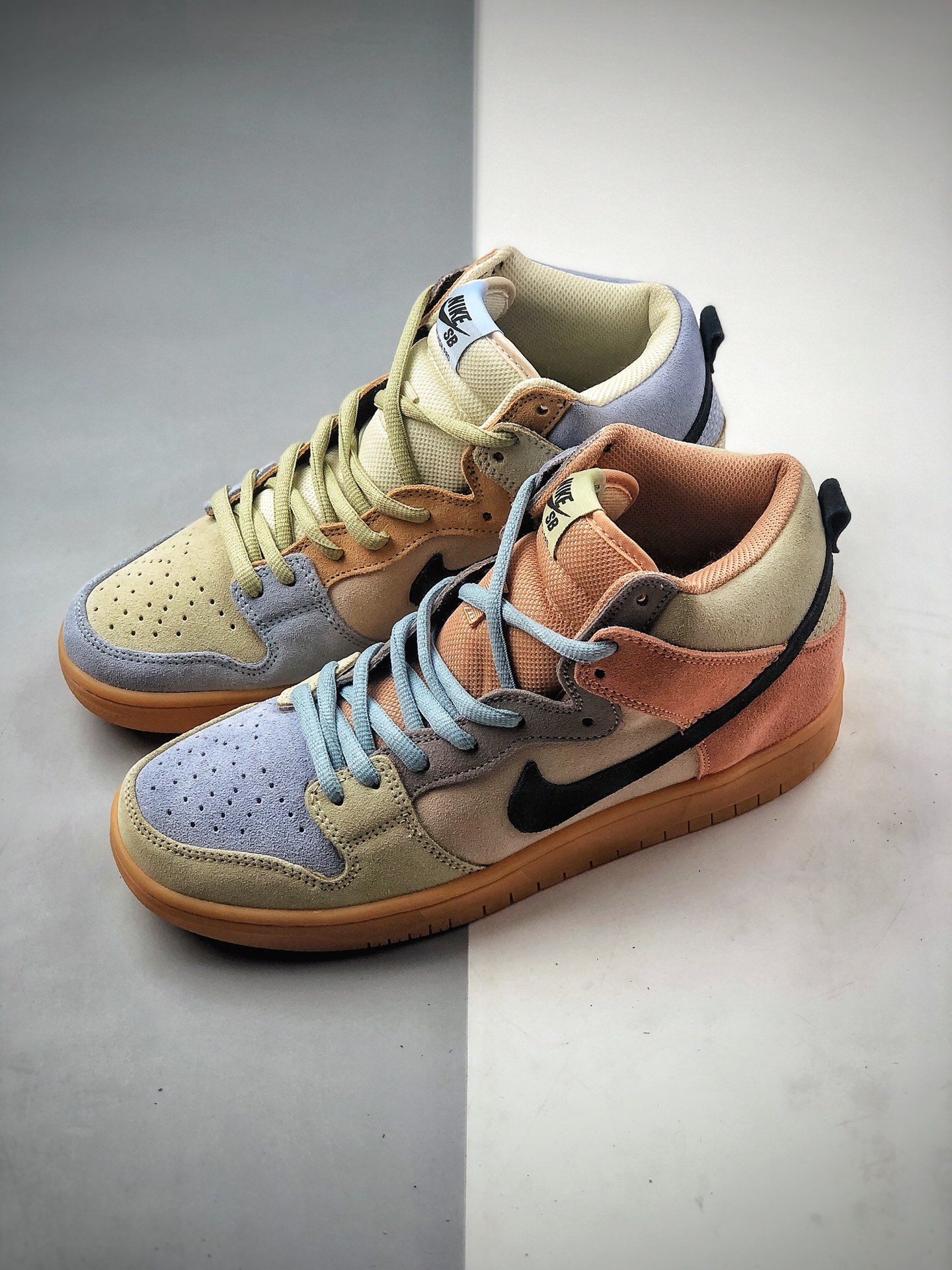 200 全网最炸街神仙配色 男女鞋Nike Dunk SB High Spectrum 鸳鸯 彩蛋 多彩拼接  货号：CN8345-001