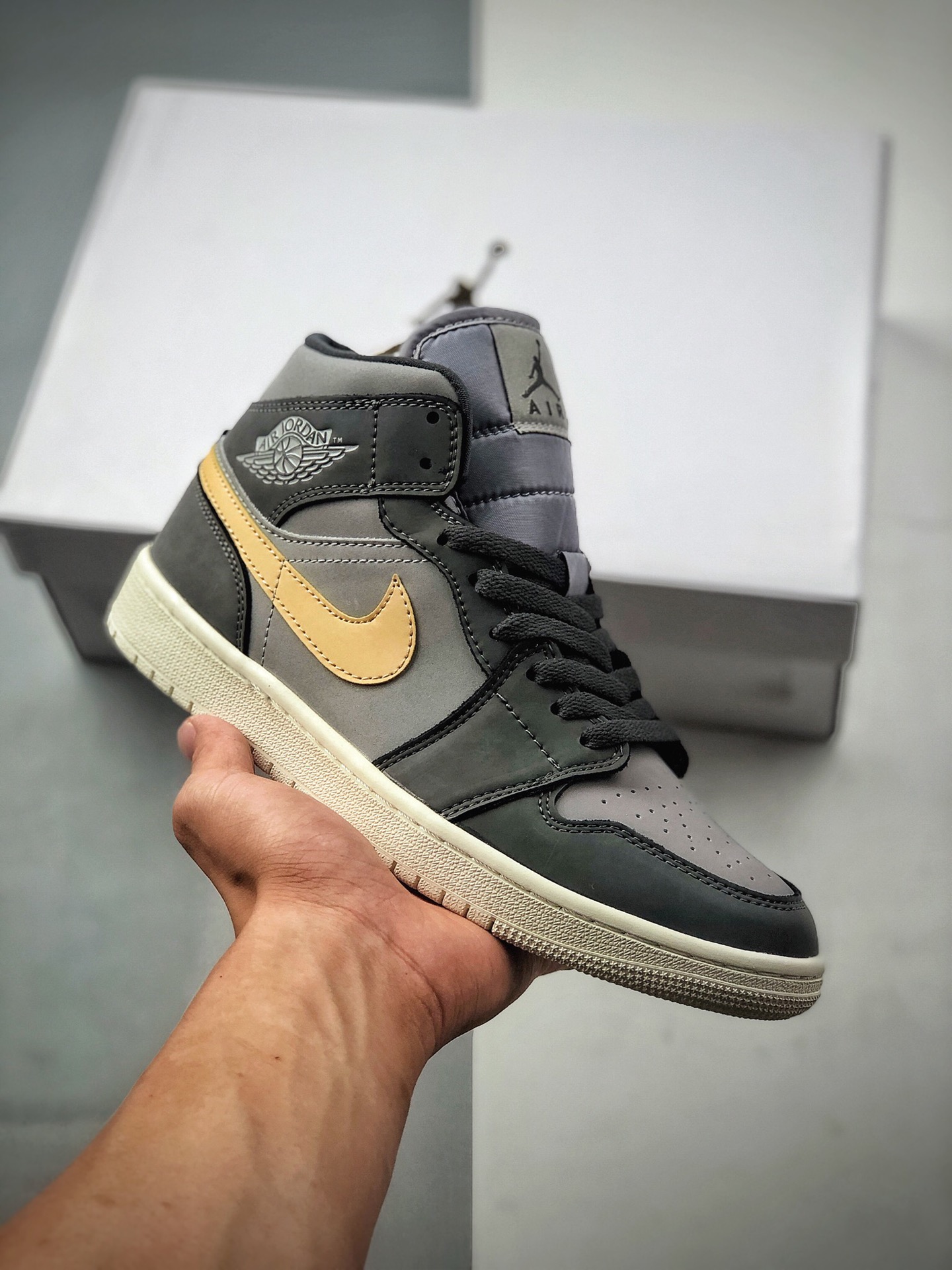 Nike Air Jordan 1 Mid 中帮 货号：BQ6472-020 码数：36 36.5 37.5 38 38.5 39 40 40.5 41 42 42.5 43 44 44.5 45 46