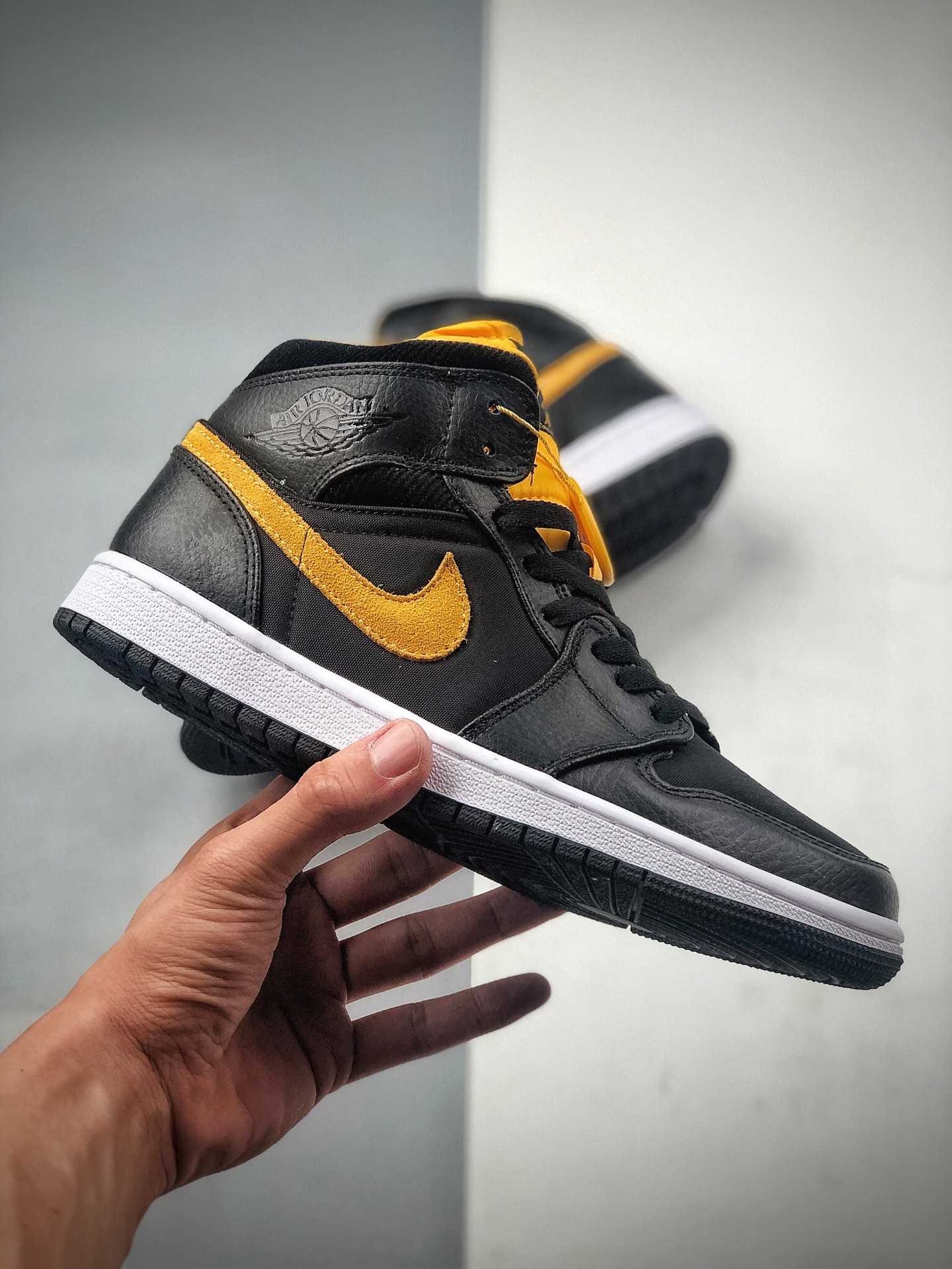 230 Air Jordan 1 Mid 灯芯绒 黑金 CI9352-001