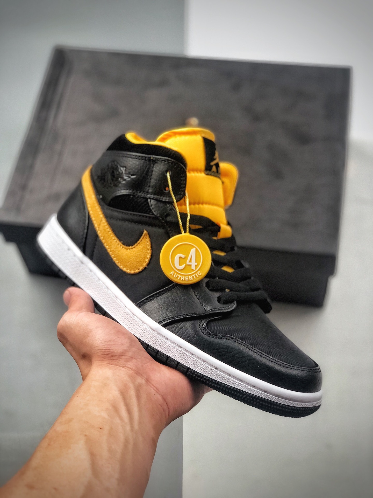 230 Air Jordan 1 Mid 灯芯绒 黑金 CI9352-001